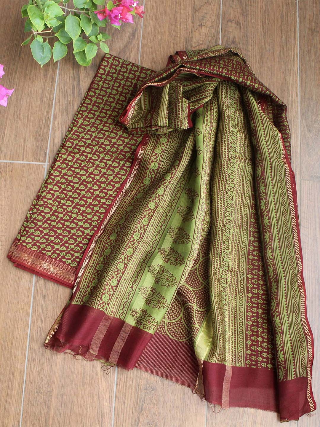 

Weaves of Tradition Printed Unstitched Dress Material, Green