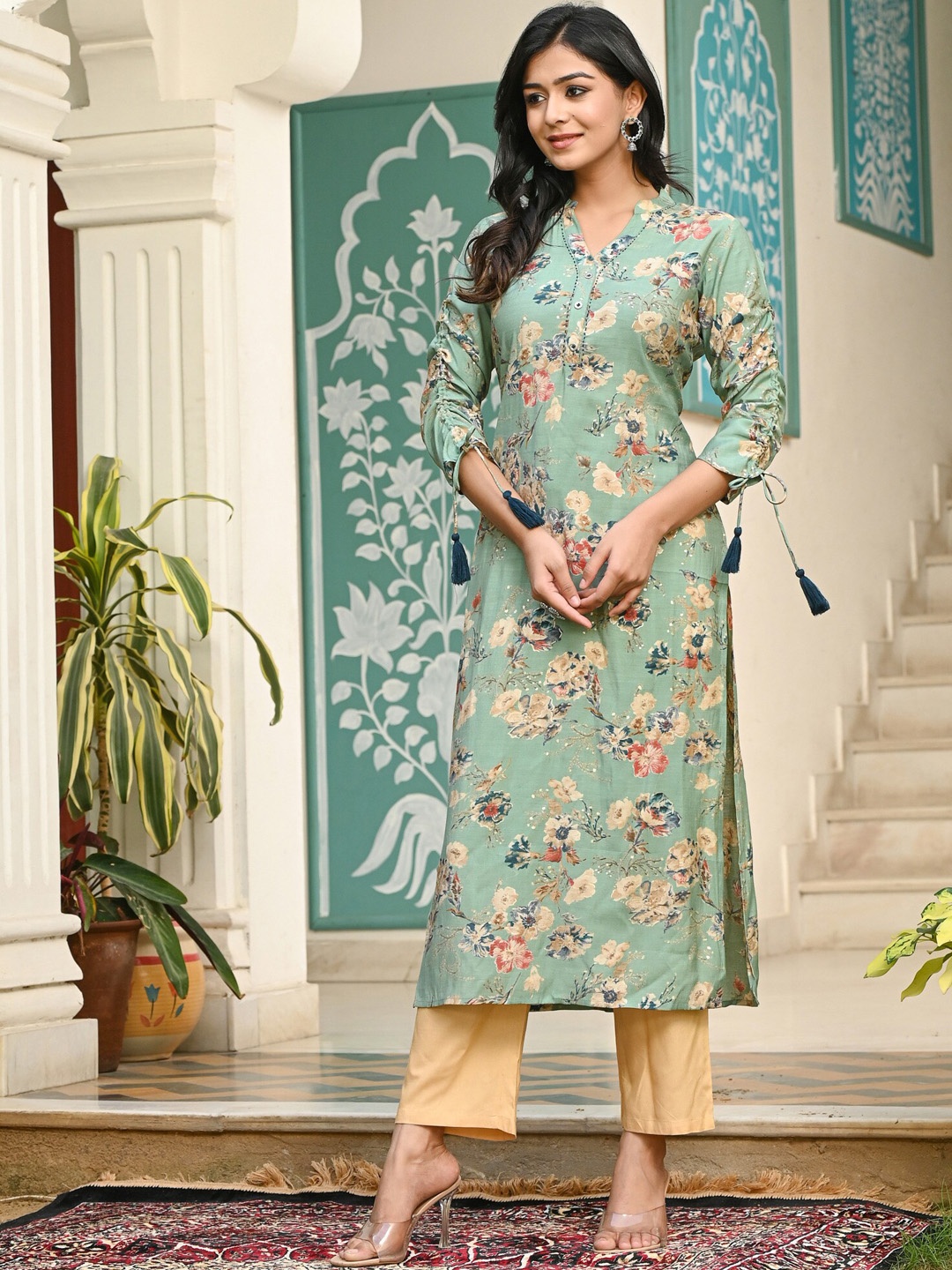 

Meeranshi Women Floral Printed Regular Thread Work Pure Silk Kurta with Trousers, Green