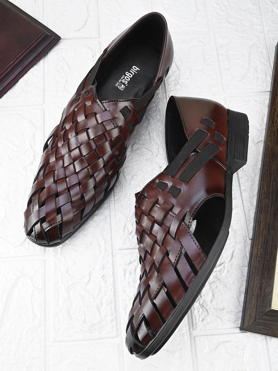 

Birgos Textured Shoe Style Sandals, Brown