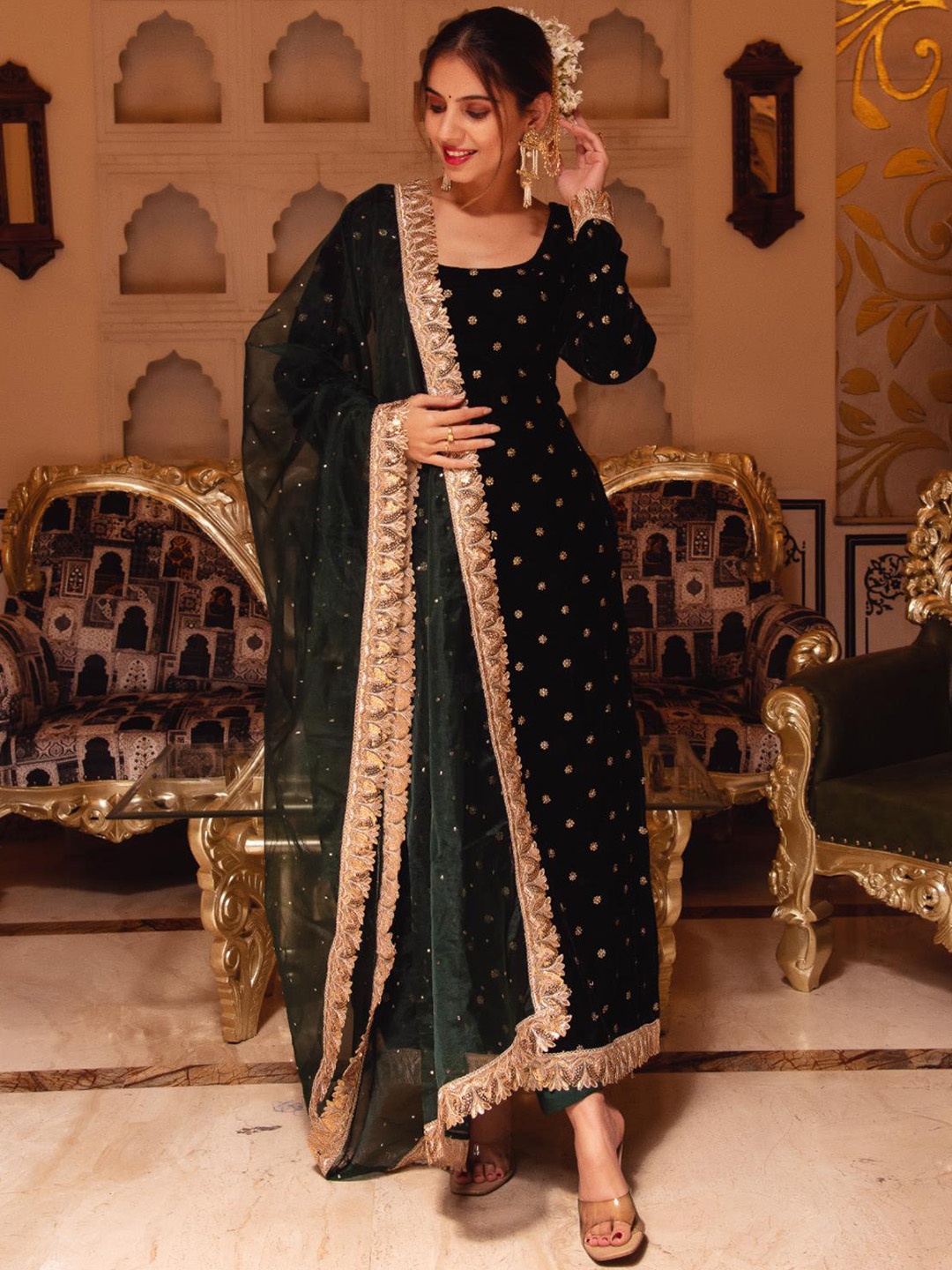 

Calmna Floral Embroidered Thread Work Velvet Straight Kurta with Trousers & Dupatta, Green