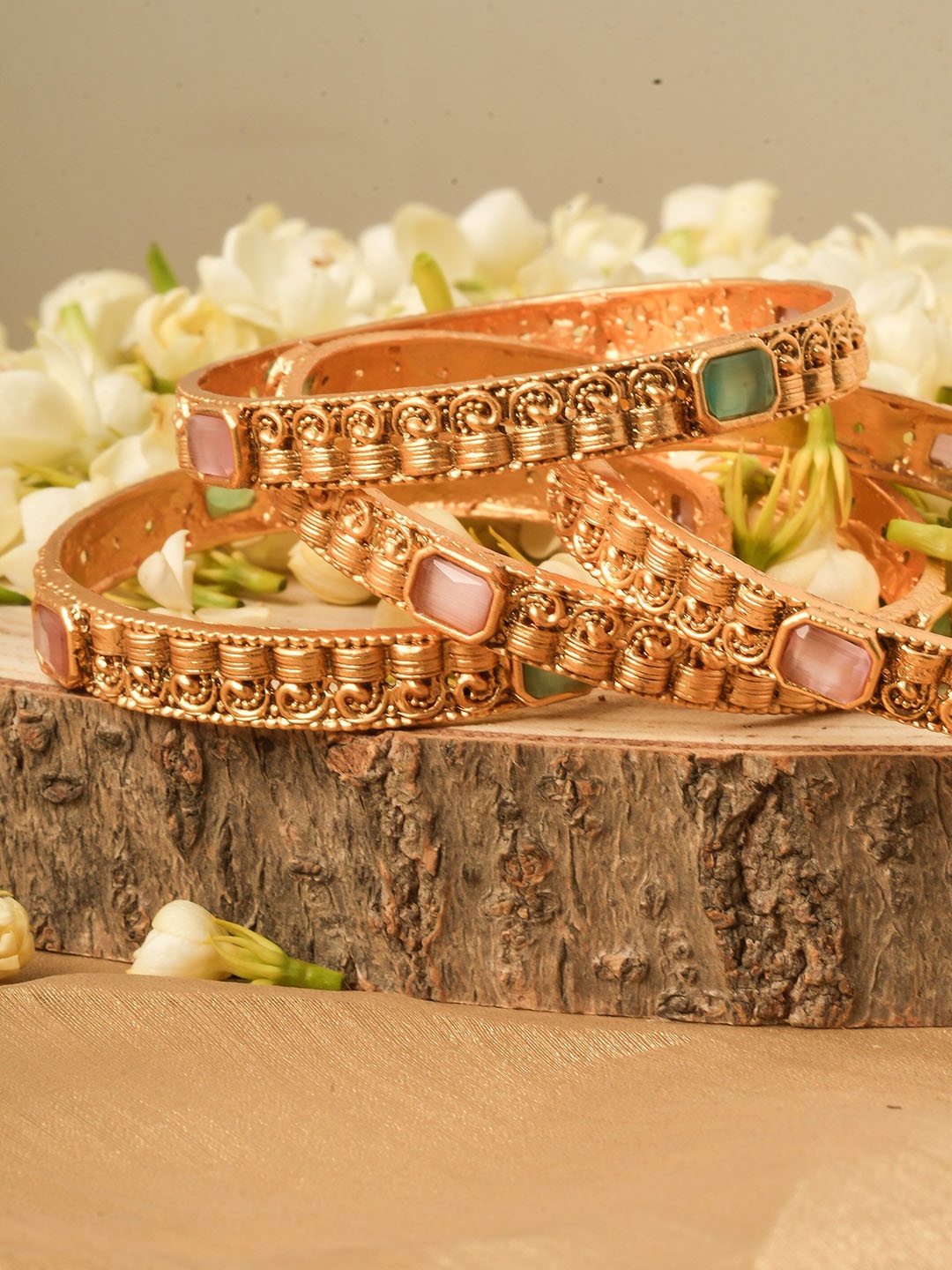 

Mirraw Set of 4 Gold Plated Stone studded Bangles