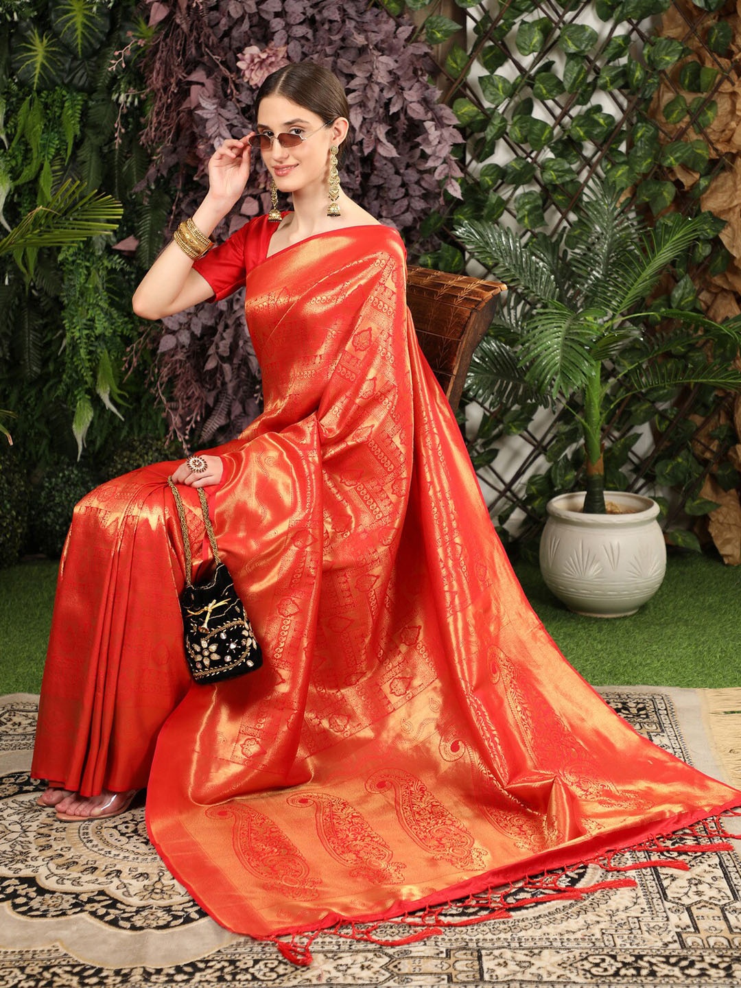 

Rujave Ethnic Motifs Woven Design Zari Pure Silk Kanjeevaram Saree, Red