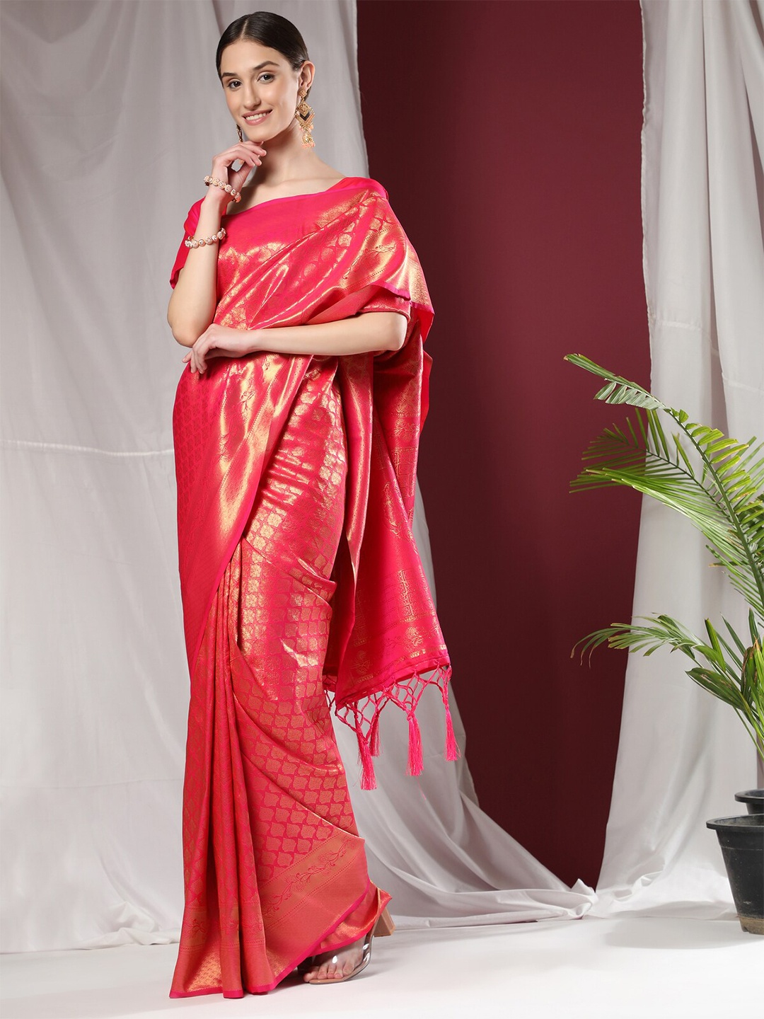 

Rujave Woven Design Zari Pure Silk Kanjeevaram Saree, Pink