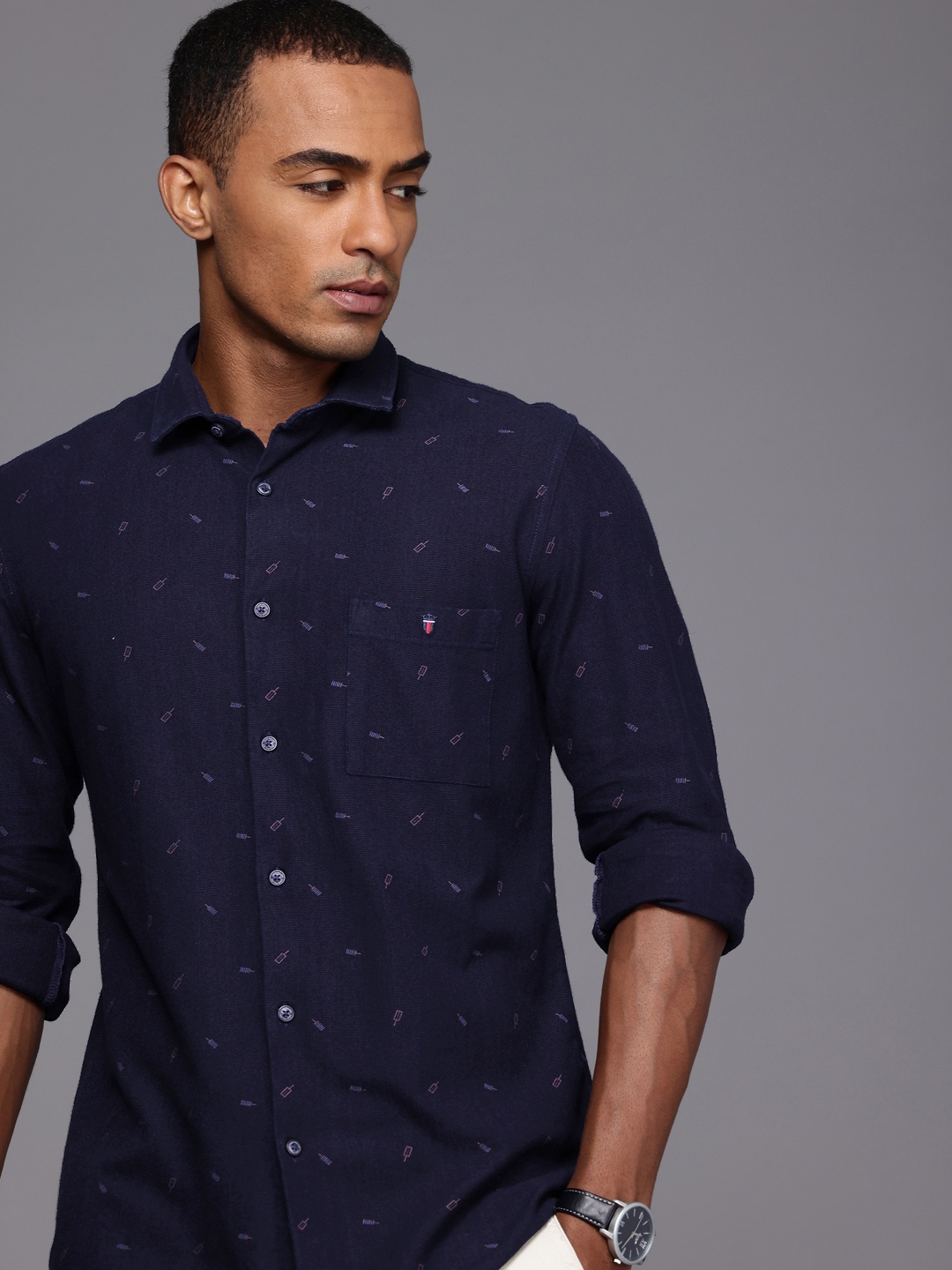 

Louis Philippe Jeans Pure Cotton Slim Fit Geometric Printed Casual Shirt, Navy blue