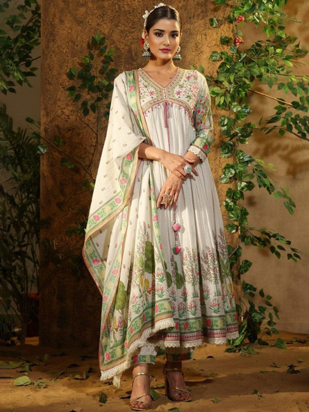 

BLACK SCISSOR Women Embroidered Regular Kurta with Trousers & With Dupatta, White