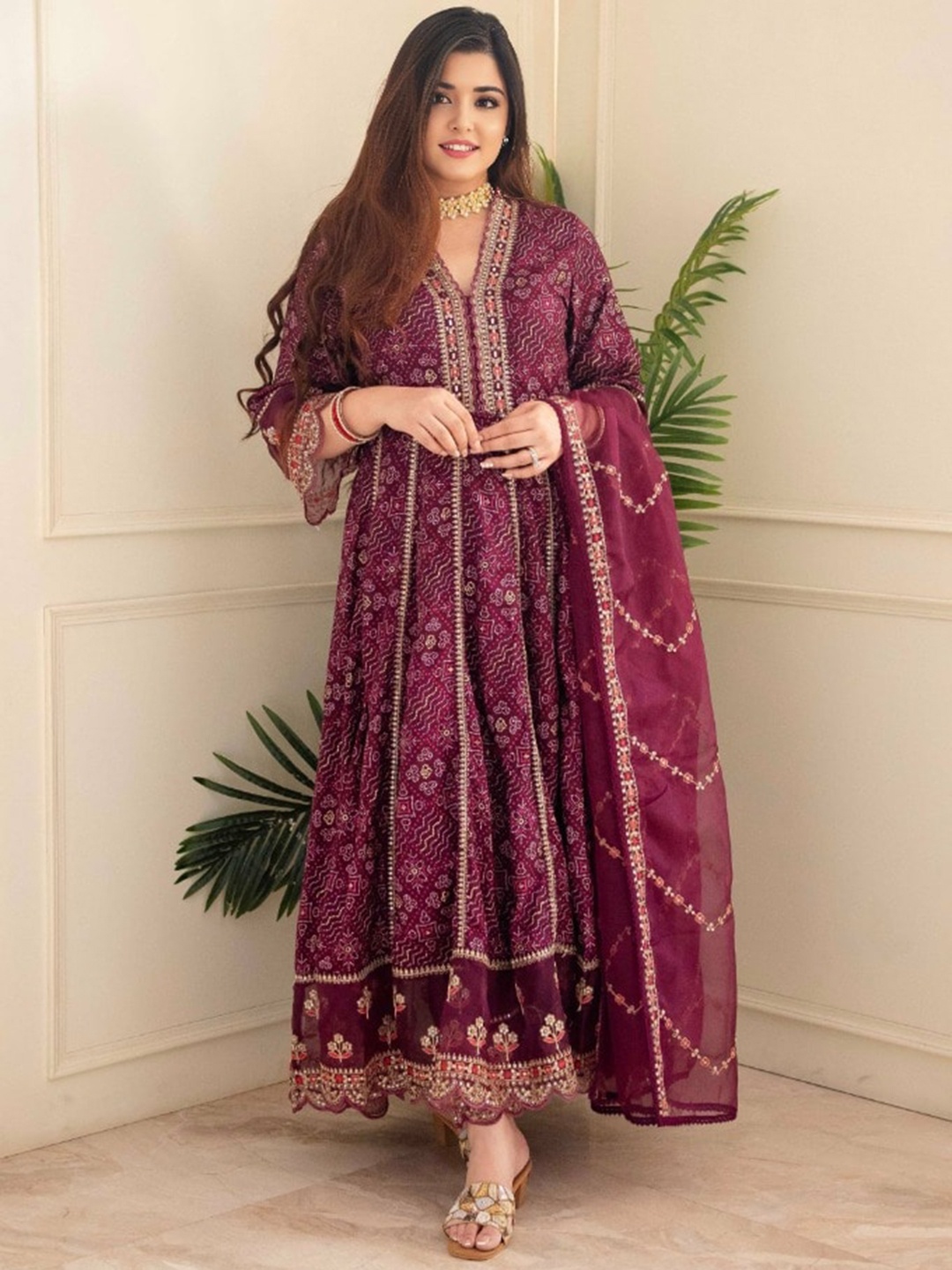 

BLACK SCISSOR Bandhani Printed V-Neck Thread Work Kurta with Trousers & Dupatta, Burgundy