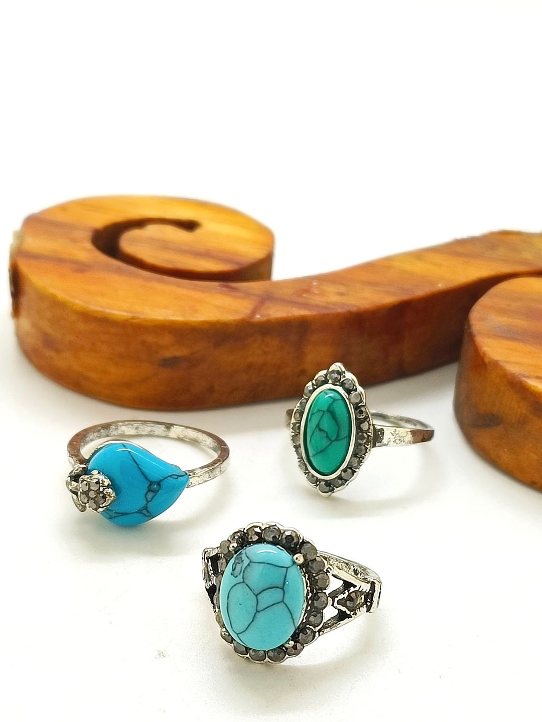 

FEMMIBELLA Set Of 3 Silver-Plated Gemstone Studded Finger Rings