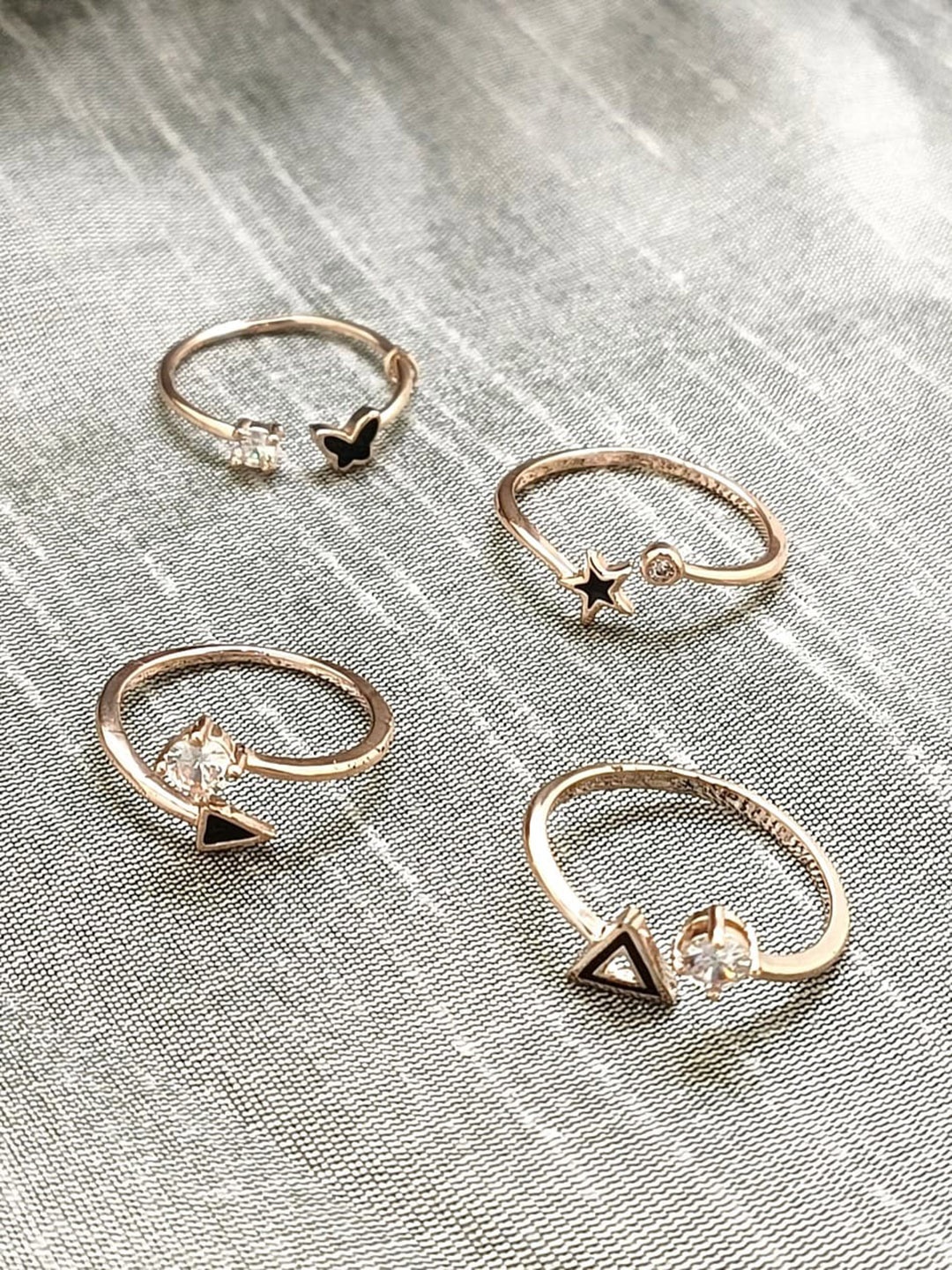 

FEMMIBELLA Set of 4 Gold-Plated Stone-Studded Adjustable Finger Ring