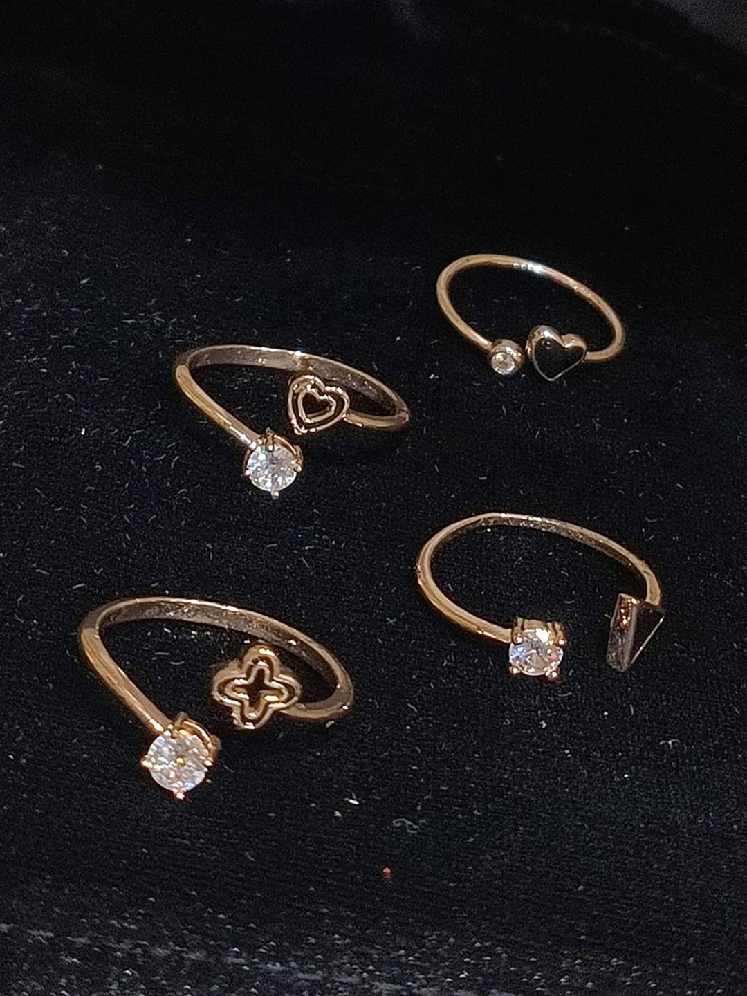 

FEMMIBELLA Set Of 4 Gold-Plated Cubic Zirconia Studded Finger Rings