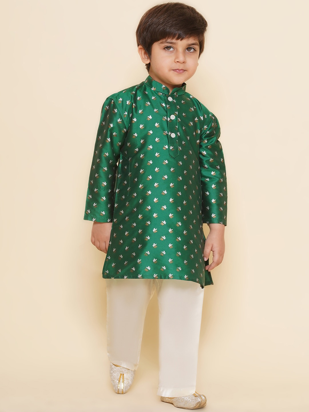 

Sethukrishna Boys Mandarin Collar Long Sleeves Ethnic Motifs Printed Kurta with Pyjama, Green