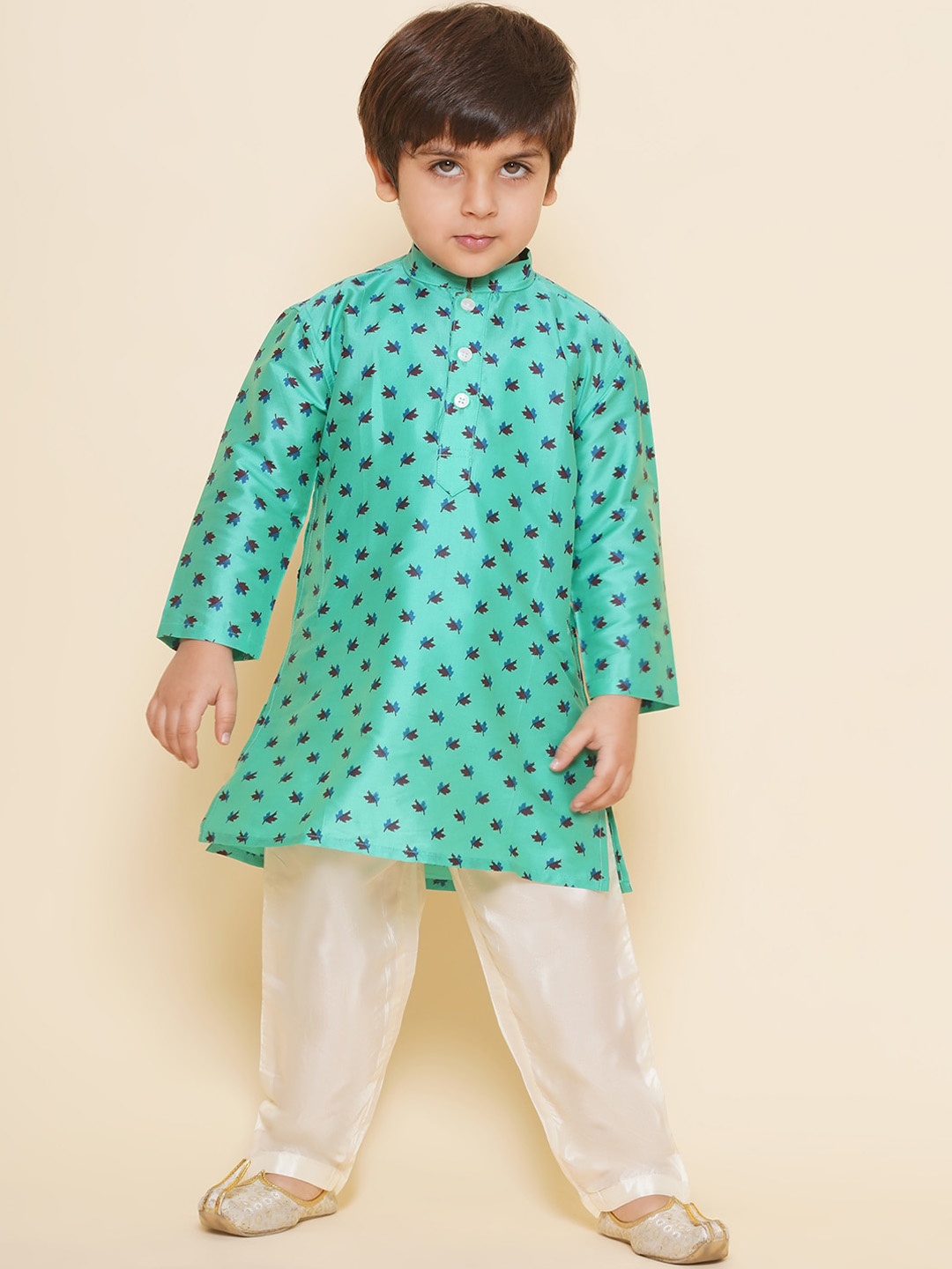 

Sethukrishna Boys Floral Printed Mandarin Collar Straight Kurta With Pyjamas, Green