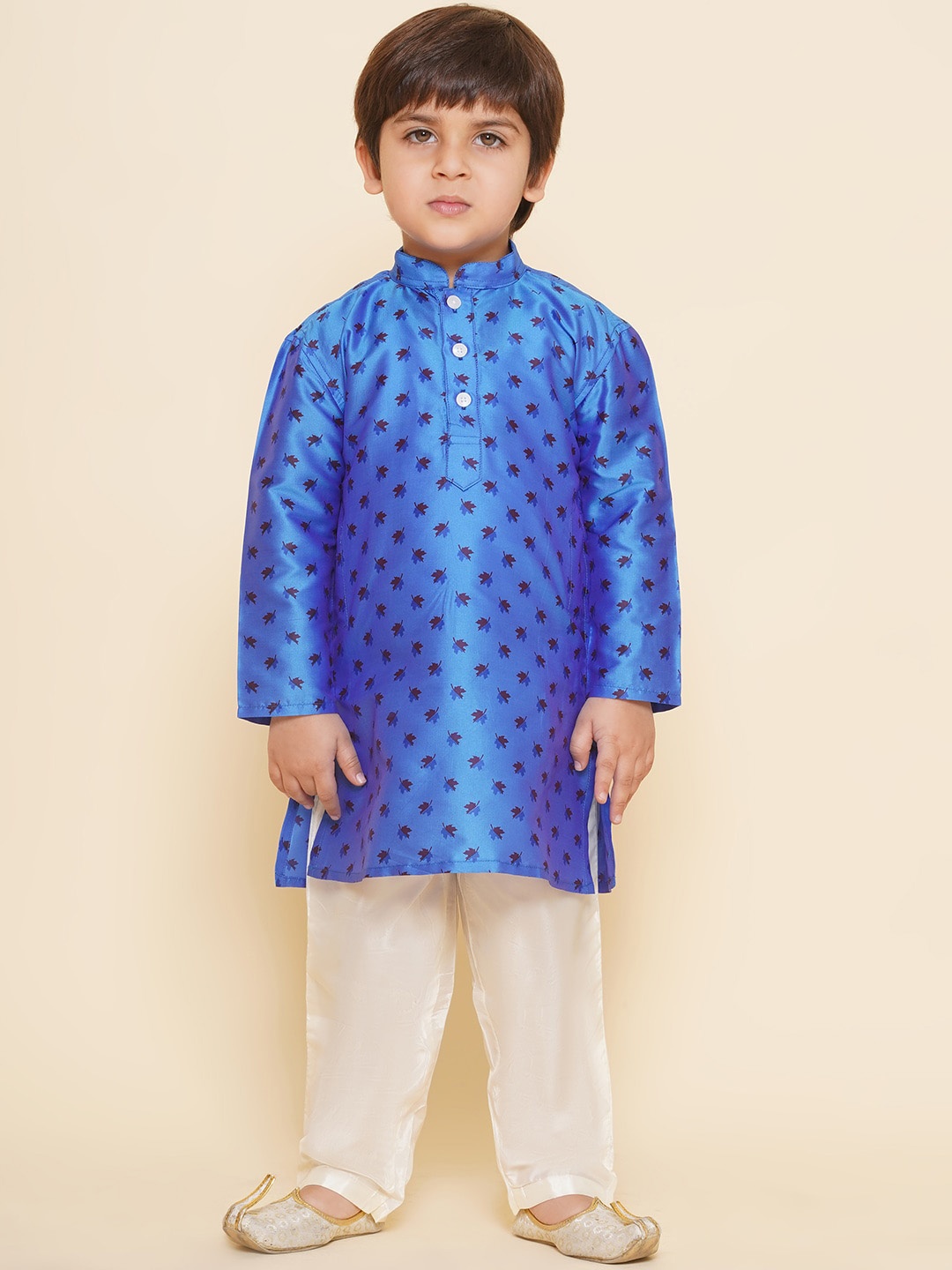 

Sethukrishna Boys Floral Printed Mandarin Collar Straight Kurta With Pyjamas, Blue