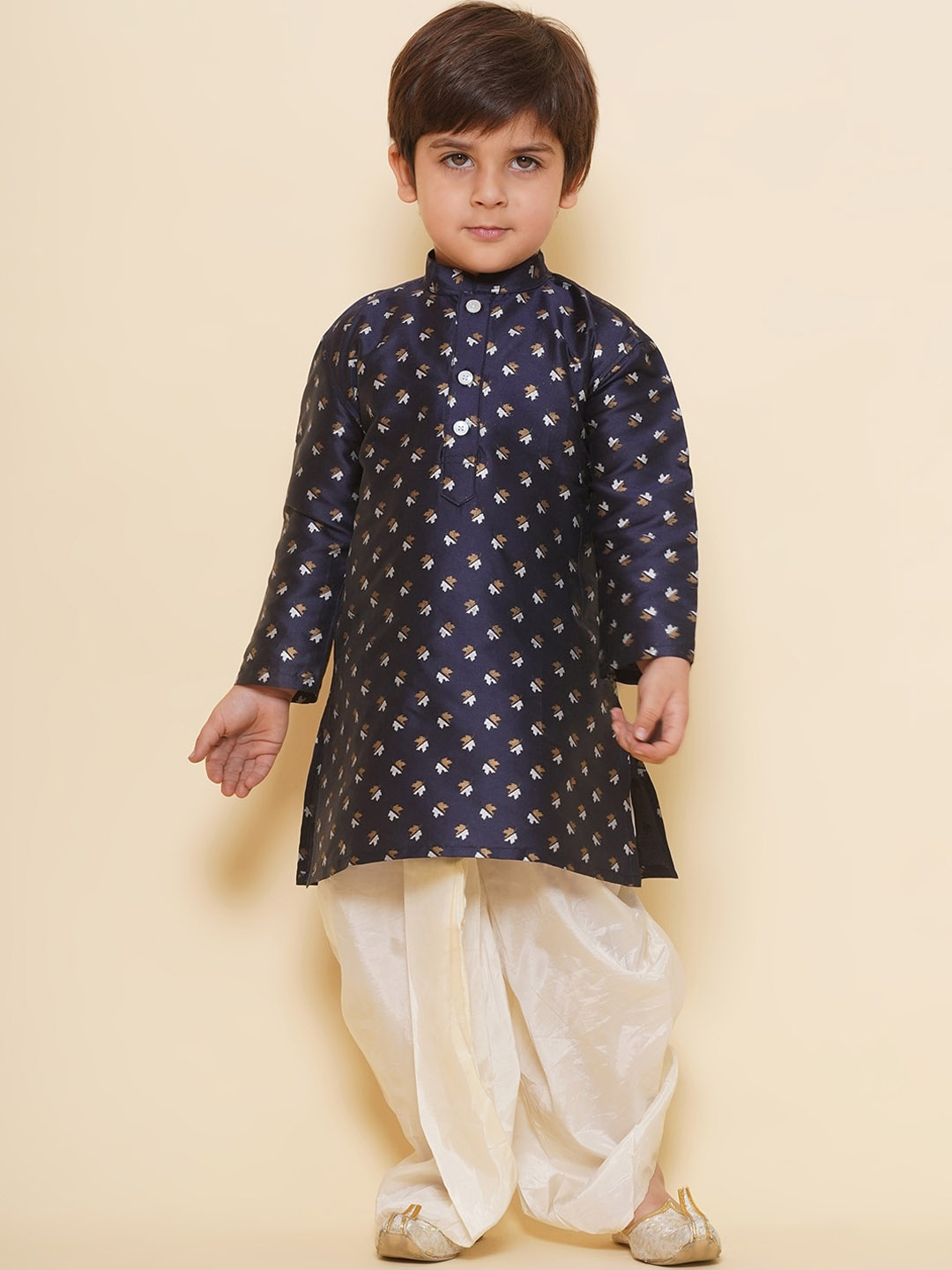 

Sethukrishna Boys Ethnic Motifs Printed Art Silk Thread Work Kurta, Navy blue