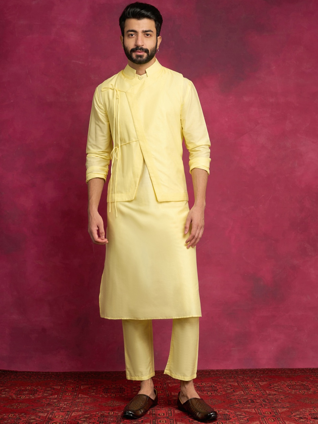 

Abhishti Men Regular Kurta with Trousers, Yellow