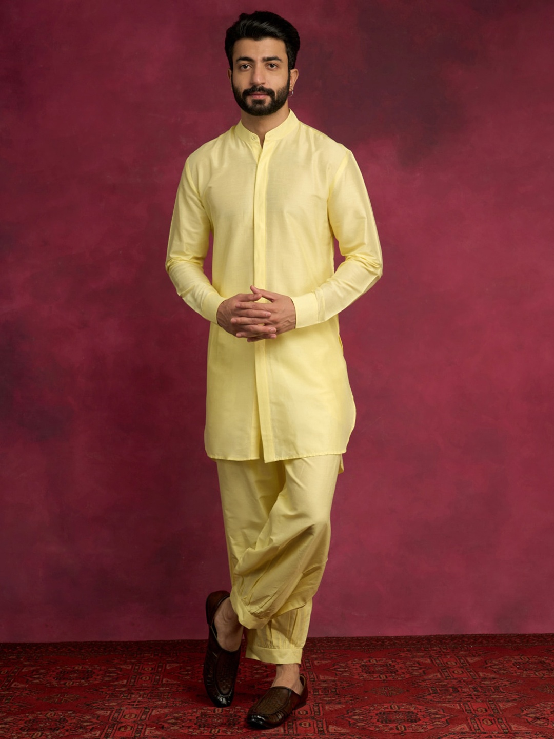 

Abhishti Mandarin Collar Regular Cotton Silk Straight Kurta With Trousers, Yellow