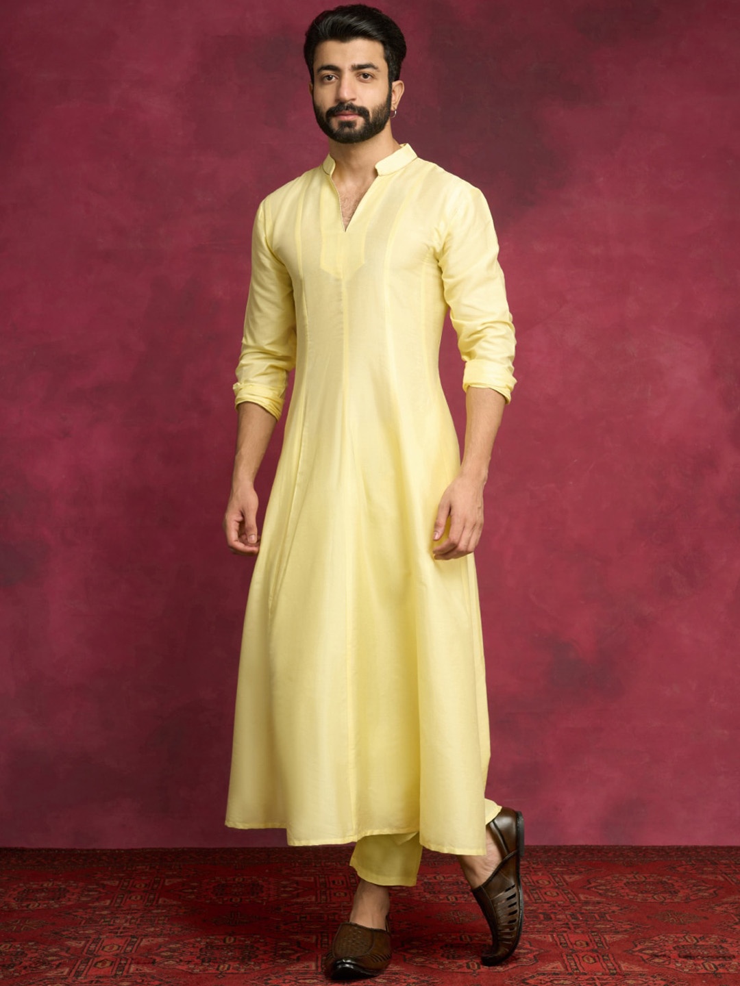 

Abhishti V-Neck Regular Kurta with Trousers, Yellow