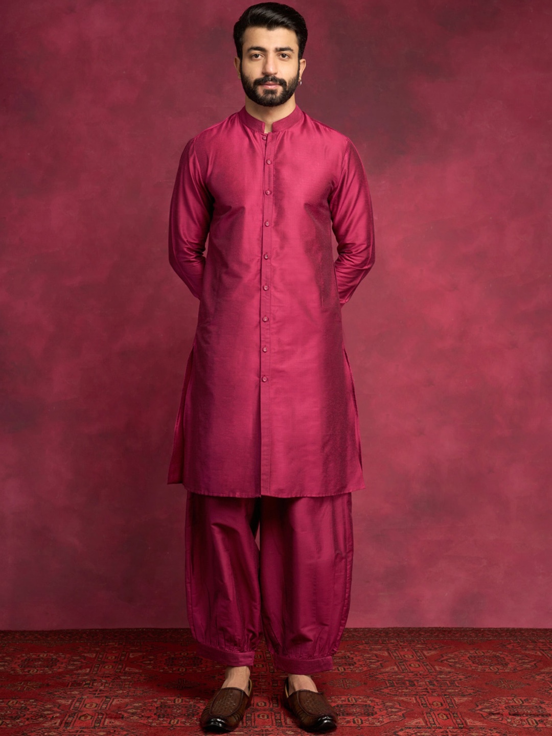 

Abhishti Mandarin Collar Long Sleeves Cotton A-Line Kurta, Magenta