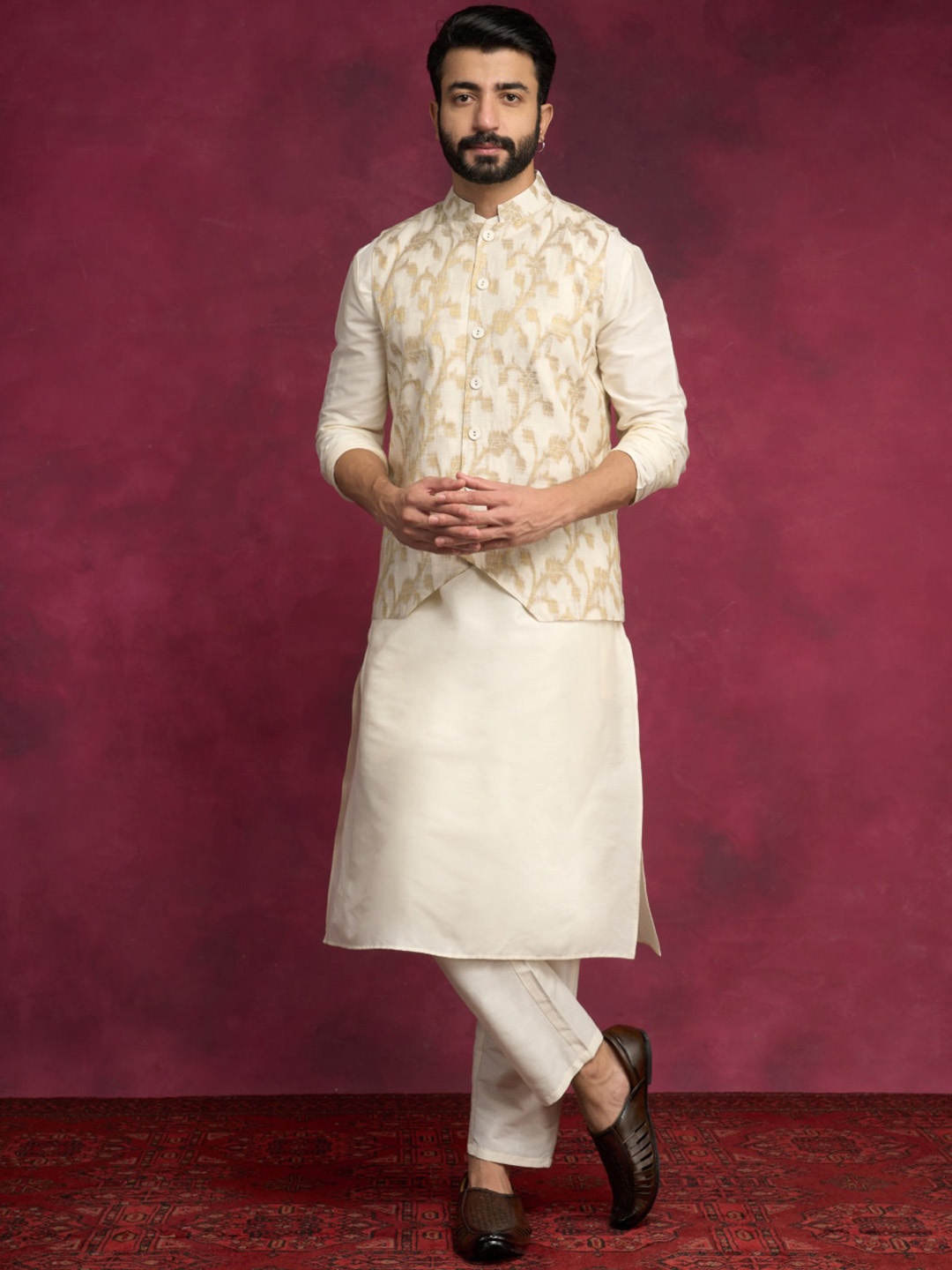 

Abhishti Mandarin Collar Cotton Silk Straight Kurta with Trousers & Jacket, Cream