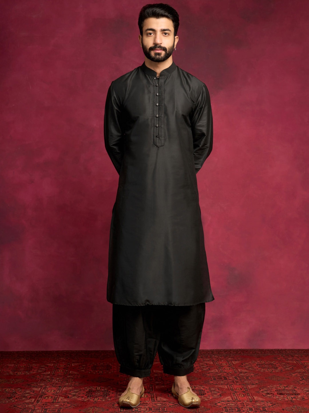 

Abhishti Mandarin Collar Long Sleeves Straight Kurta, Black