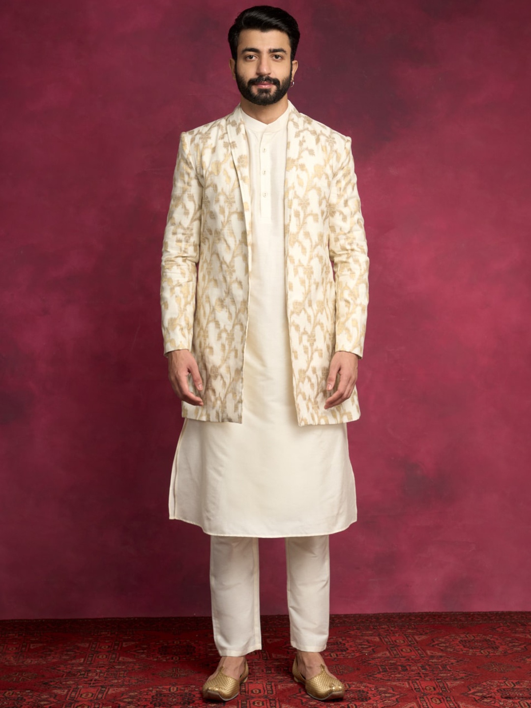 

Abhishti Mandarin Collar Straight Kurta With Jacket, Cream