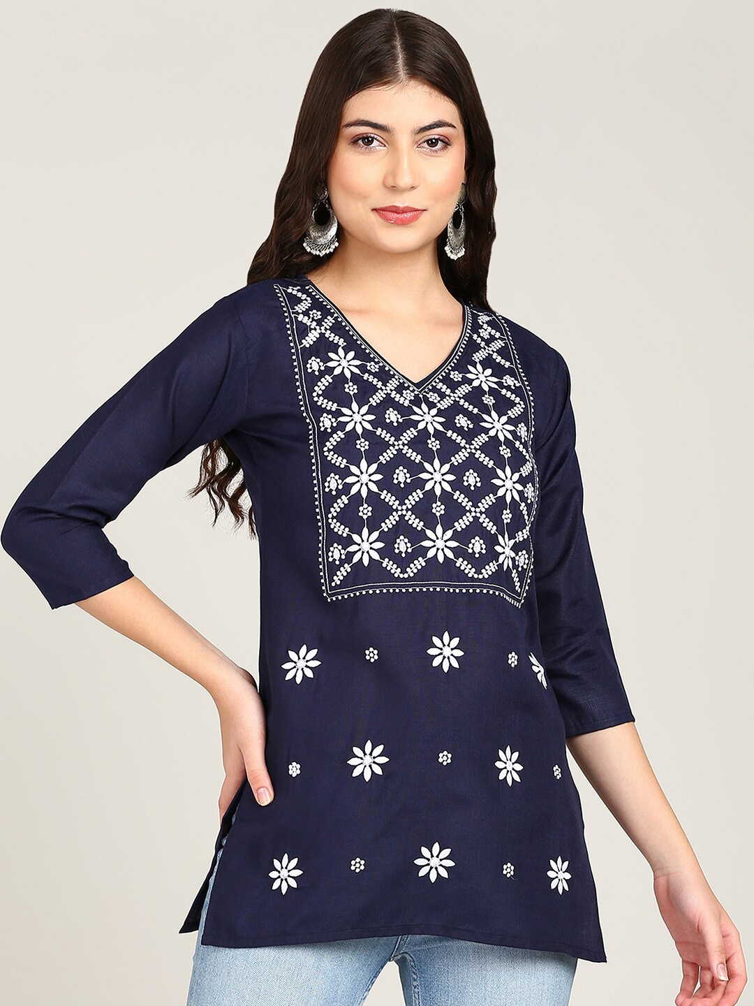 

TOP N THREAD Floral Embroidered Chikankari Straight Kurti, Navy blue