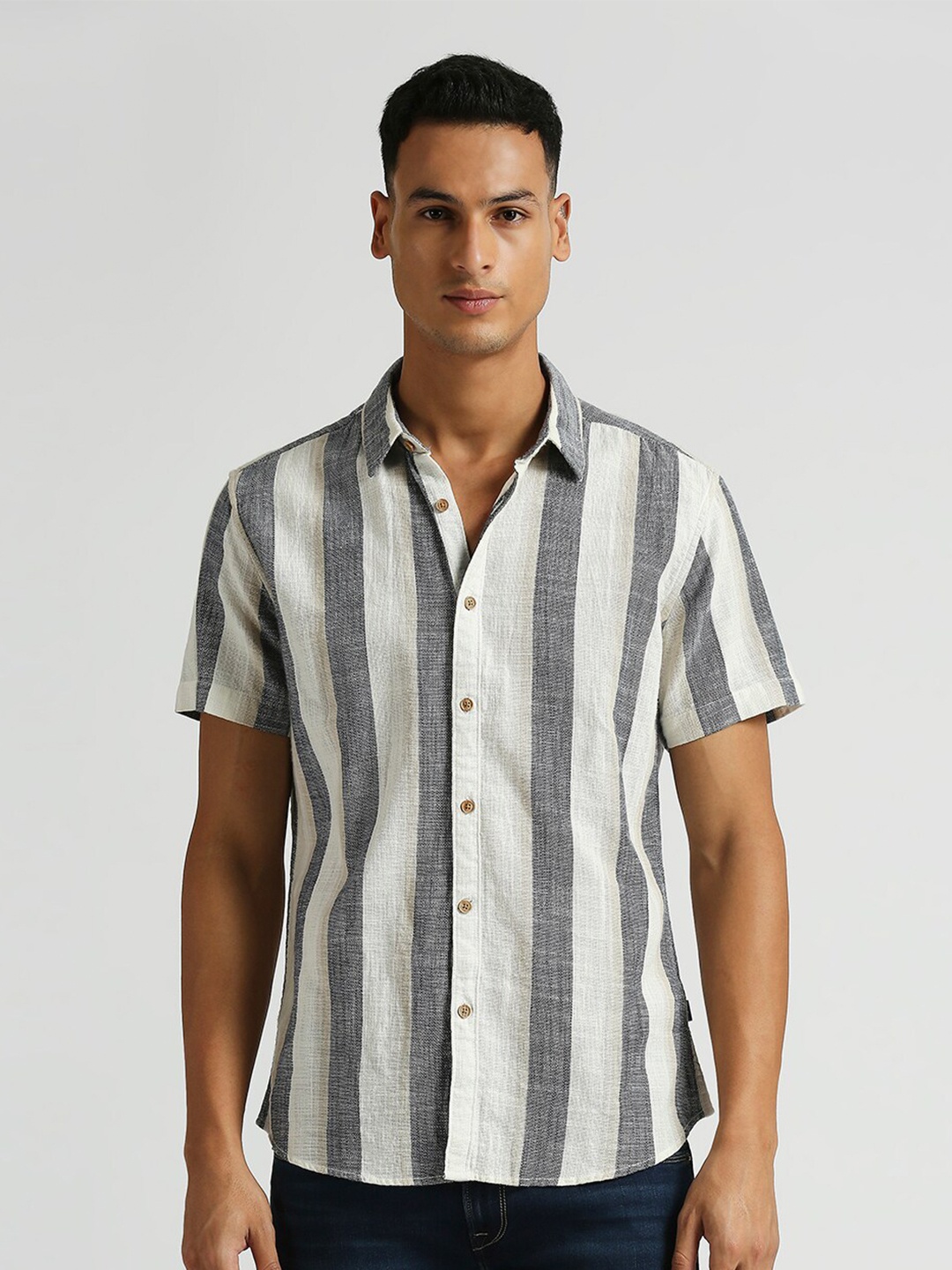 

Pepe Jeans Striped Spread Collar Cotton Curved Casual Shirt, White