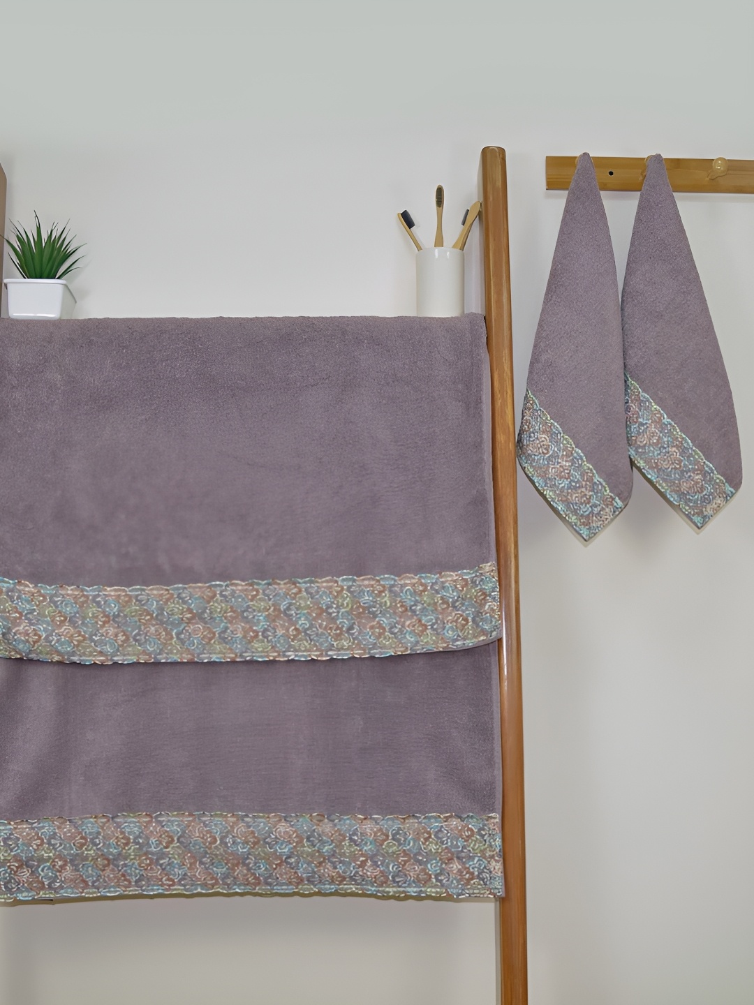 

RANGOLI 4 pcs Pure Cotton Lace Towel set, Grey