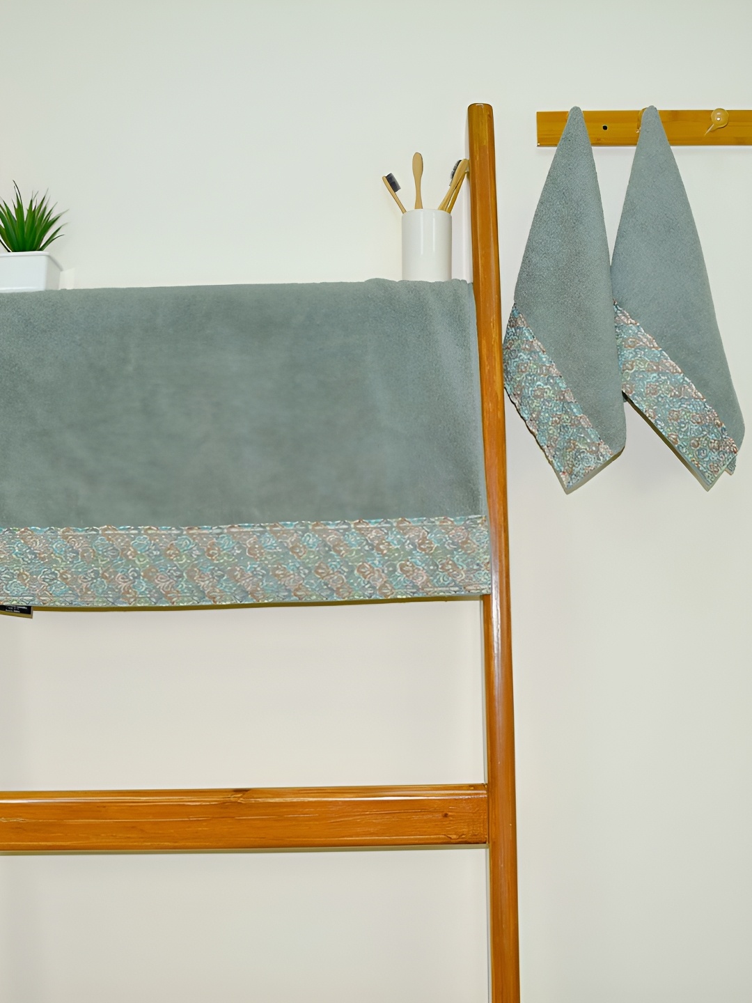 

RANGOLI 3 pcs Pure Cotton Lace Towel set, Green