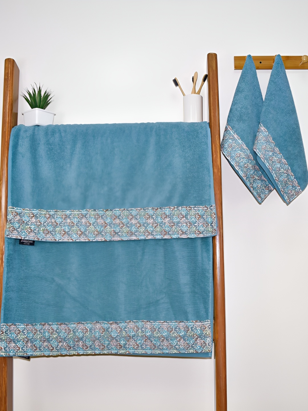 

RANGOLI 4 pcs Pure Cotton Lace Towel set, Blue
