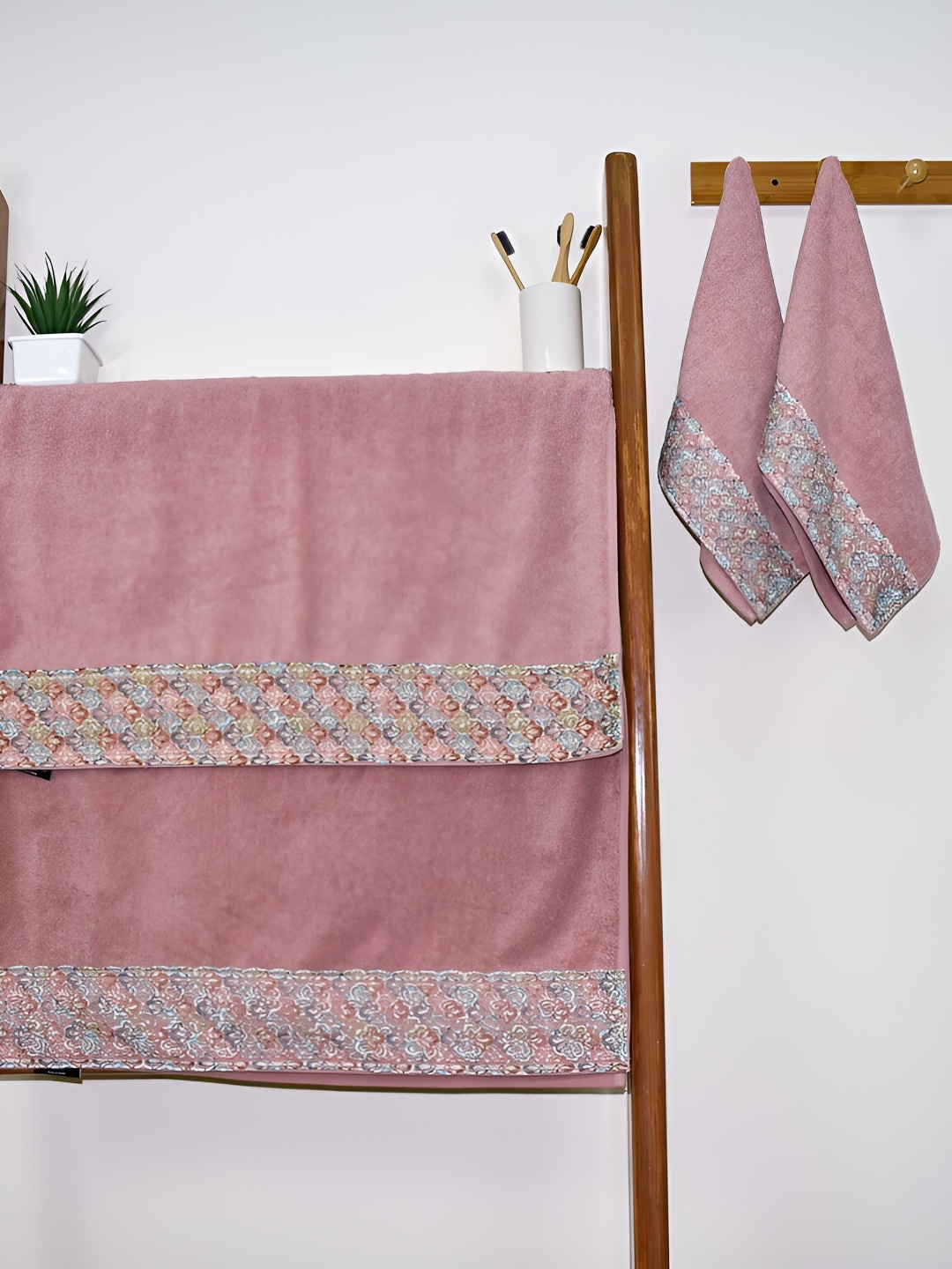 RANGOLI 4 pcs Pure Cotton Lace Towel set, Peach