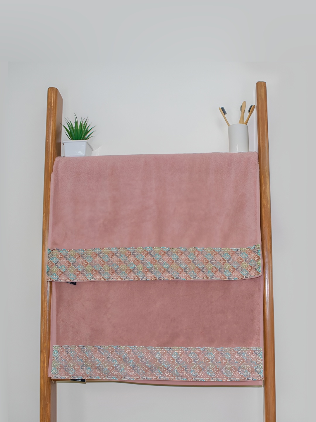 

RANGOLI Peach-Coloured & Blue 2 Pieces Pure Cotton 550 GSM Bath Towel