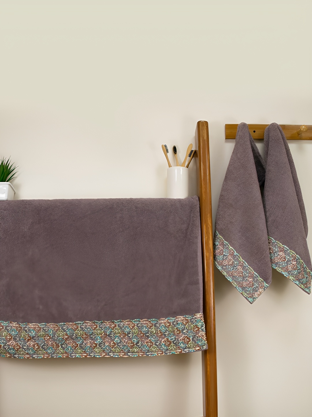 

RANGOLI 3 pcs Pure Cotton Lace Towel set, Charcoal