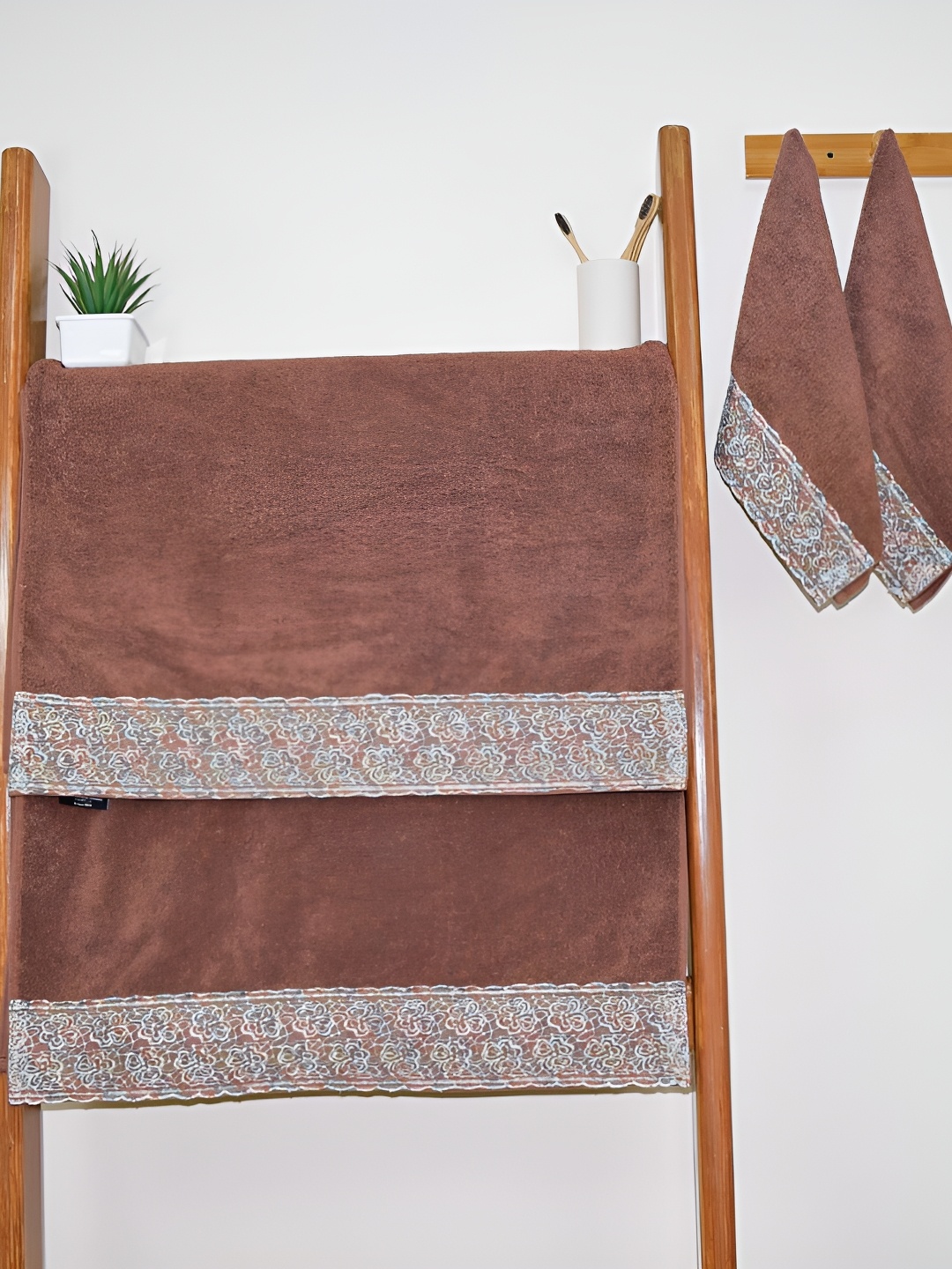 

RANGOLI 4 pcs Pure Cotton Lace Towel set, Brown
