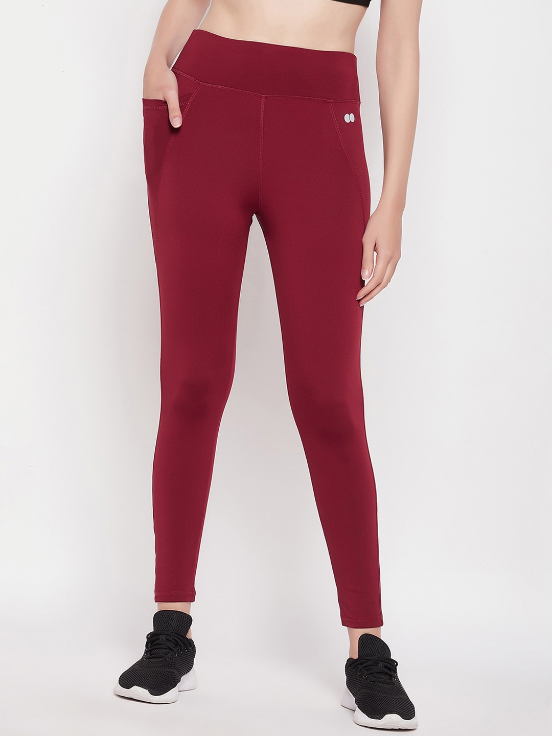 

Clovia Women Slim-Fit Ankle-Length Gym Tights, Maroon