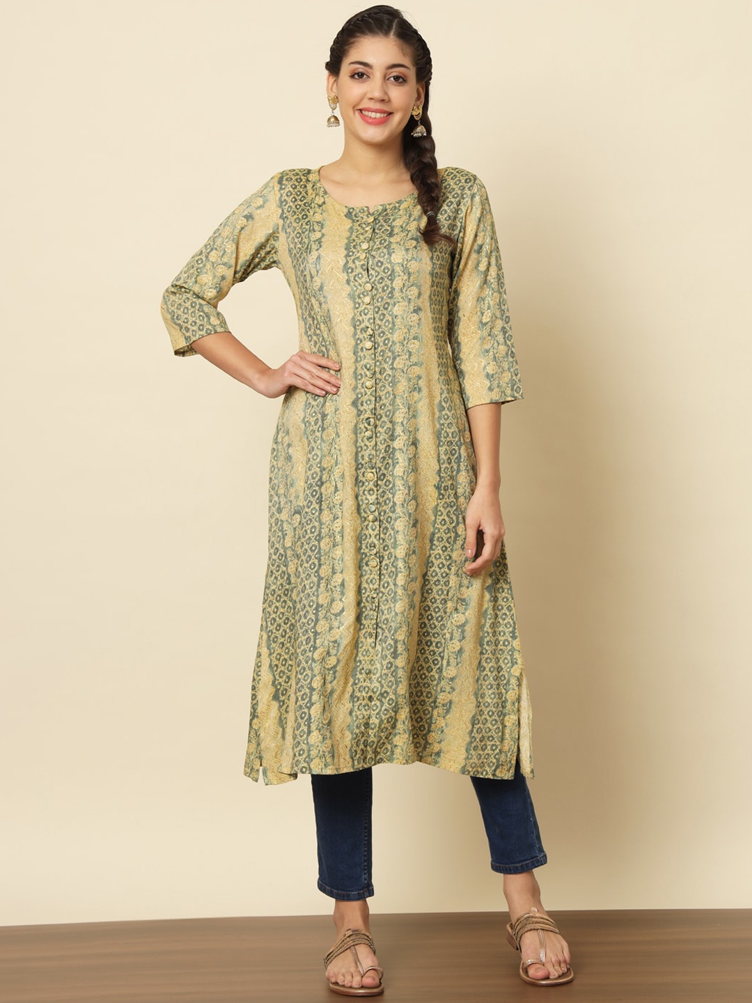 

Meeranshi Floral Printed Notch Neck Straight Kurta, Green