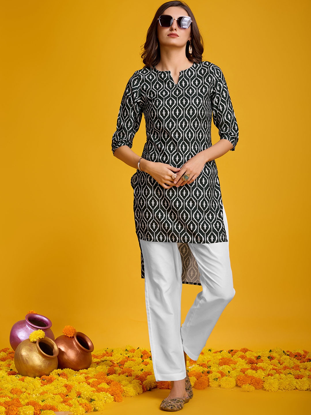 

KALINI Geometric Printed Crepe Straight Kurta, Black