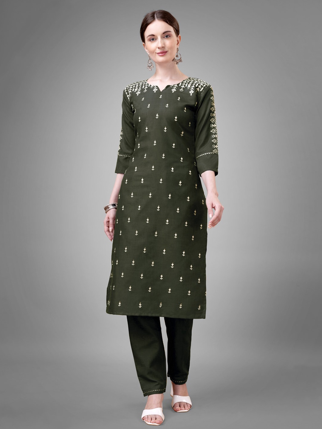 

ARADHNA Ethnic Motifs Embroidered Straight Kurti With Churidar, Green