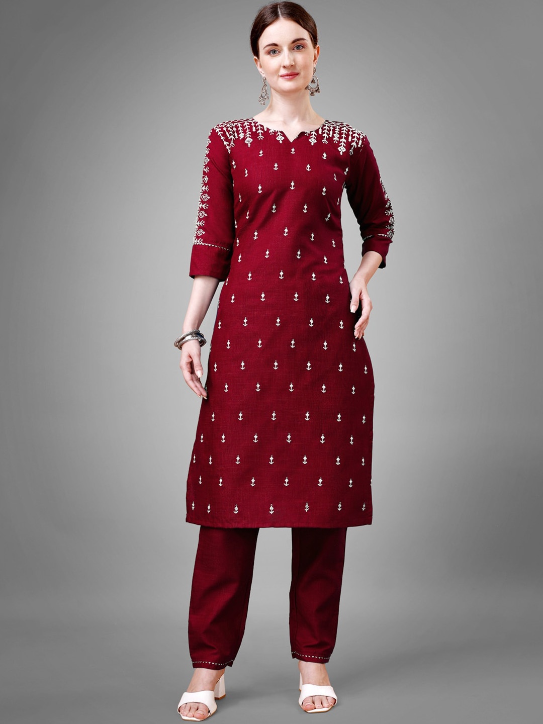 

ARADHNA Ethnic Motifs Embroidered Straight Kurti With Churidar, Maroon