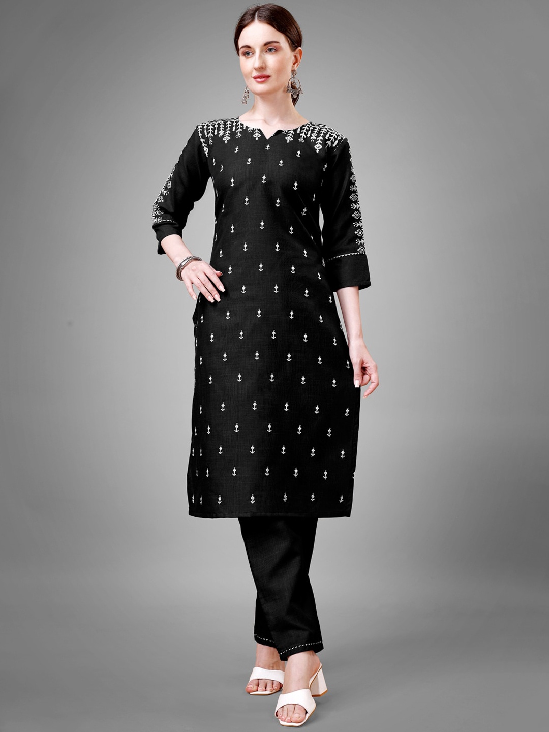 

ARADHNA Ethnic Motifs Embroidered Straight Kurti With Churidar, Black