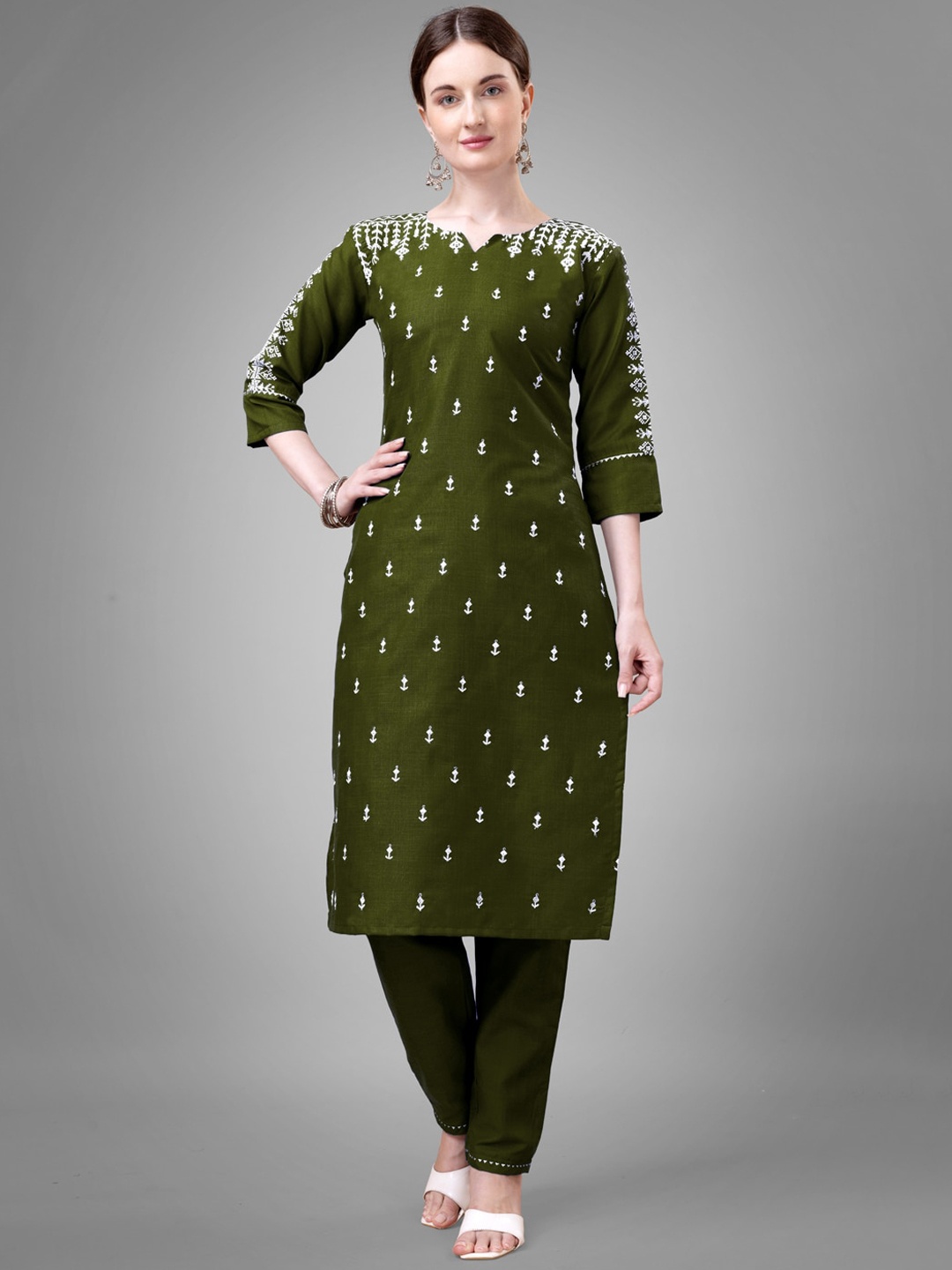 

ARADHNA Ethnic Motifs Embroidered Notch Neck Straight Kurta with Trousers, Green