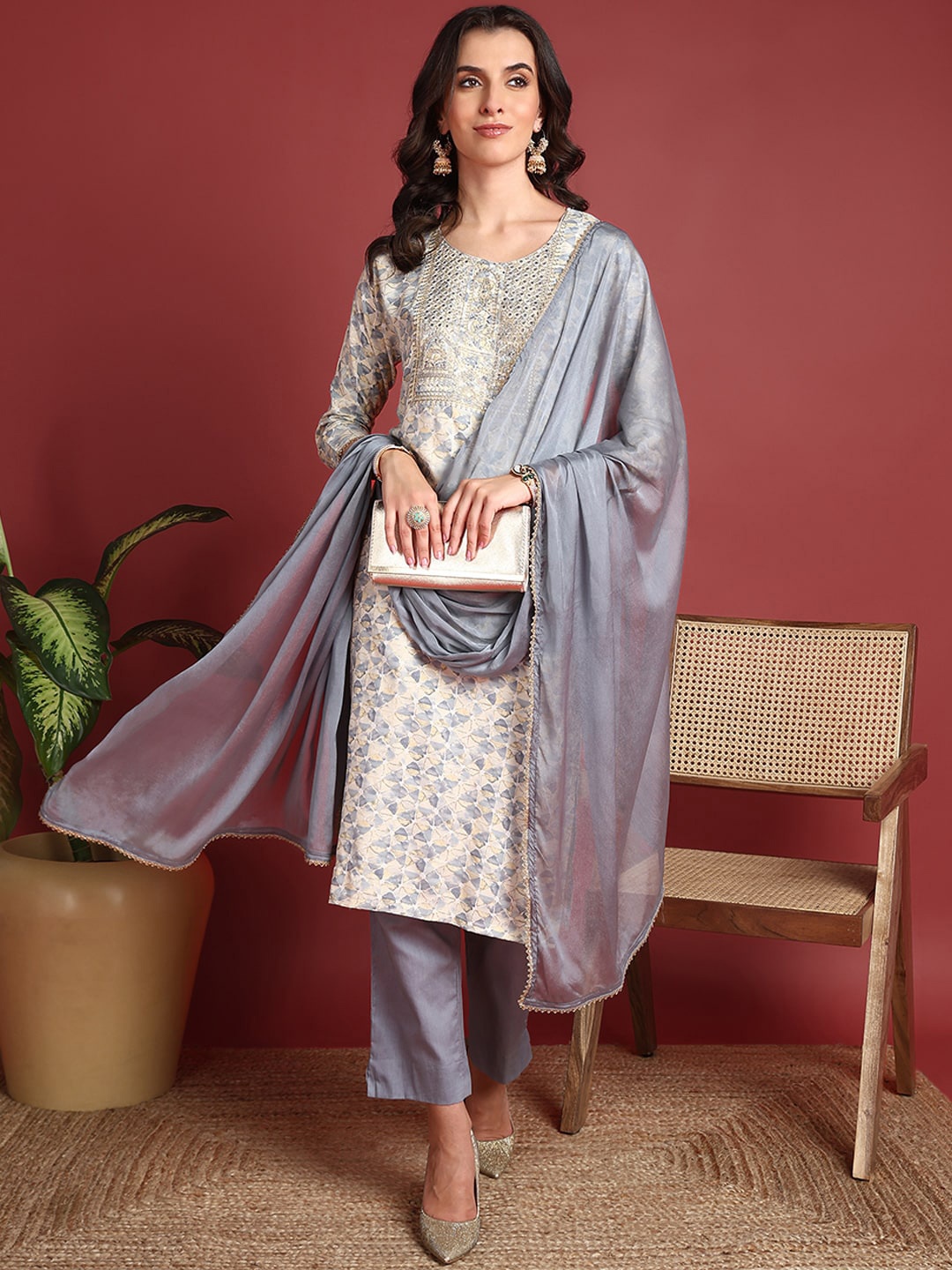 

AHIKA Grey Floral Embroidered Round Neck Regular Kurta With Trousers & Dupatta