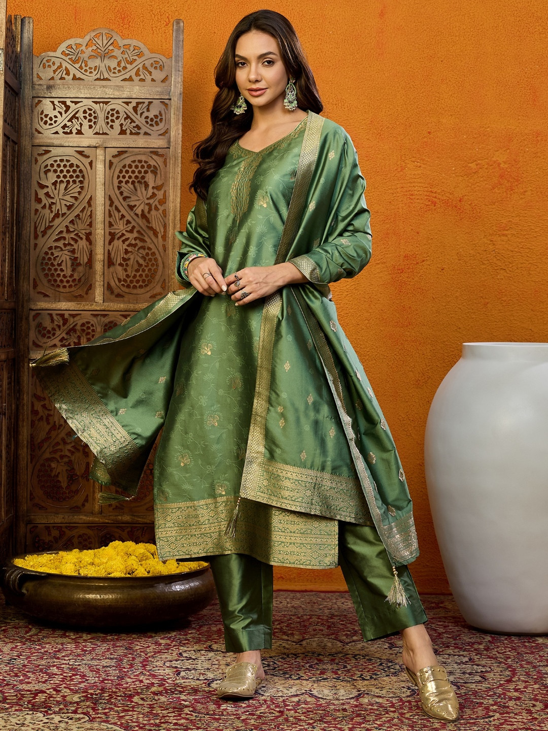 

AHIKA Ethnic Motifs Regular Straight Kurta With Trousers & Dupatta, Green