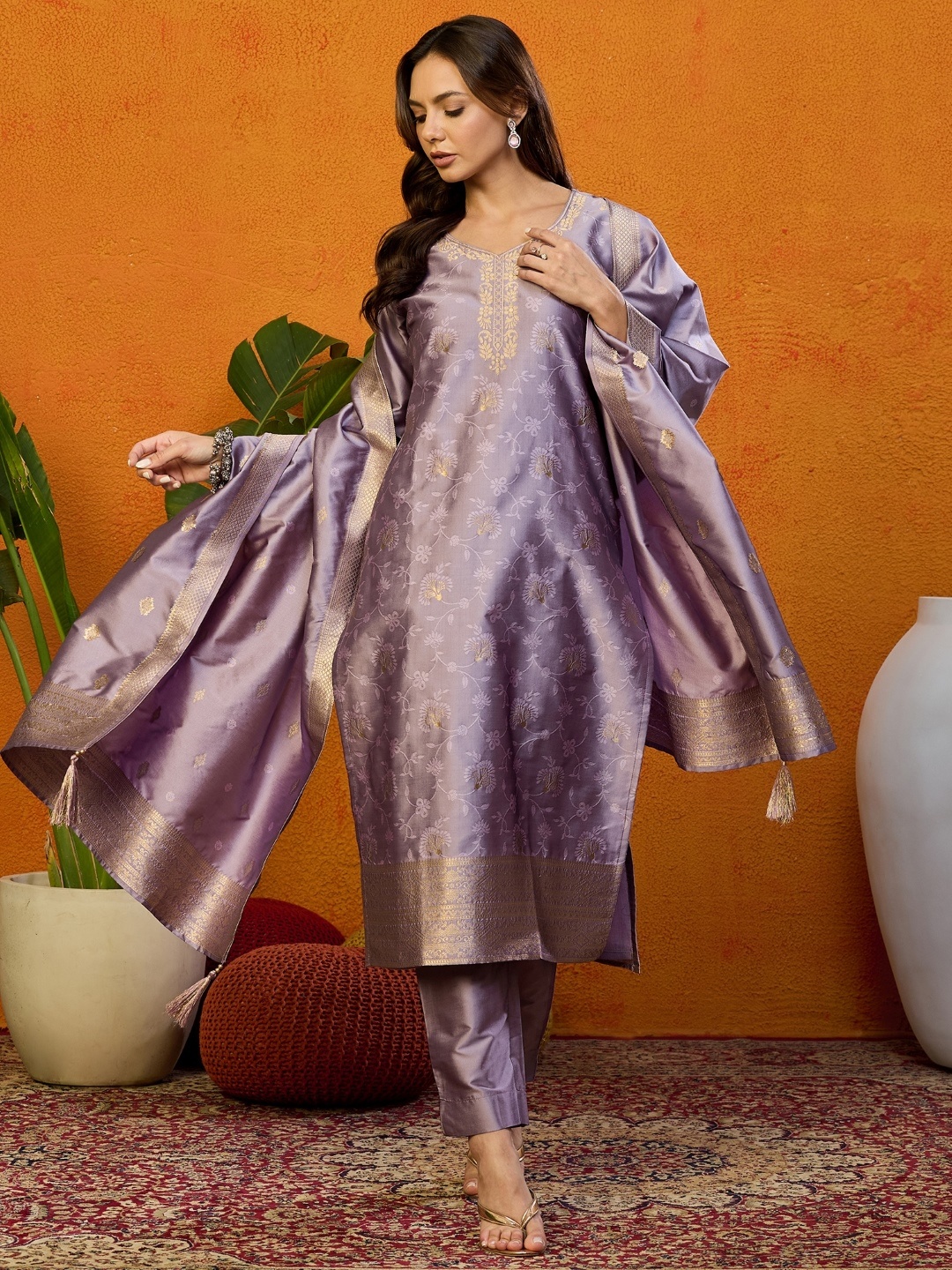 

AHIKA Women Ethnic Motifs Regular Kurta with Trousers & With Dupatta, Lavender