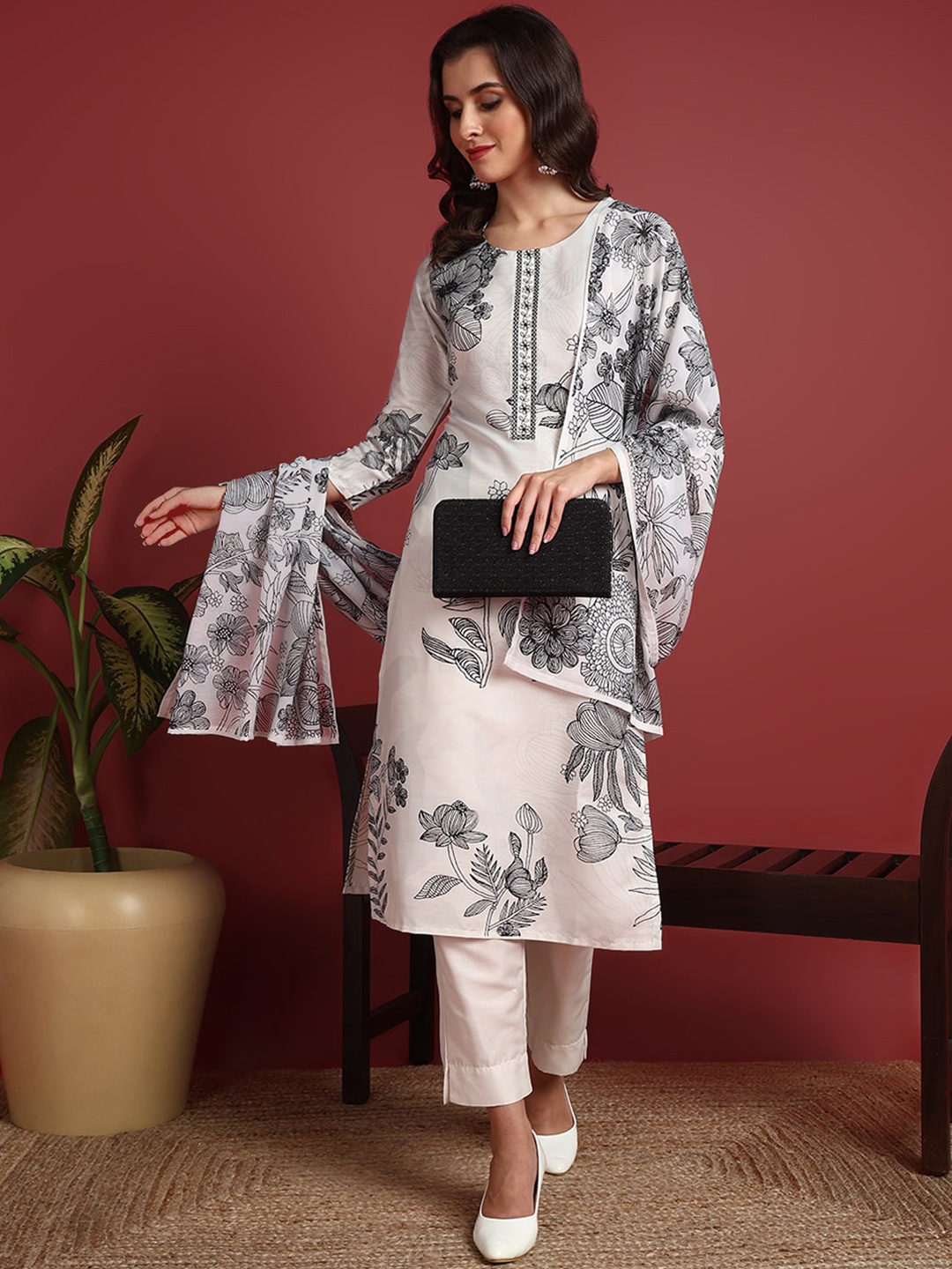 

AHIKA Women Floral Printed Regular Kurta with Trousers & With Dupatta, Off white