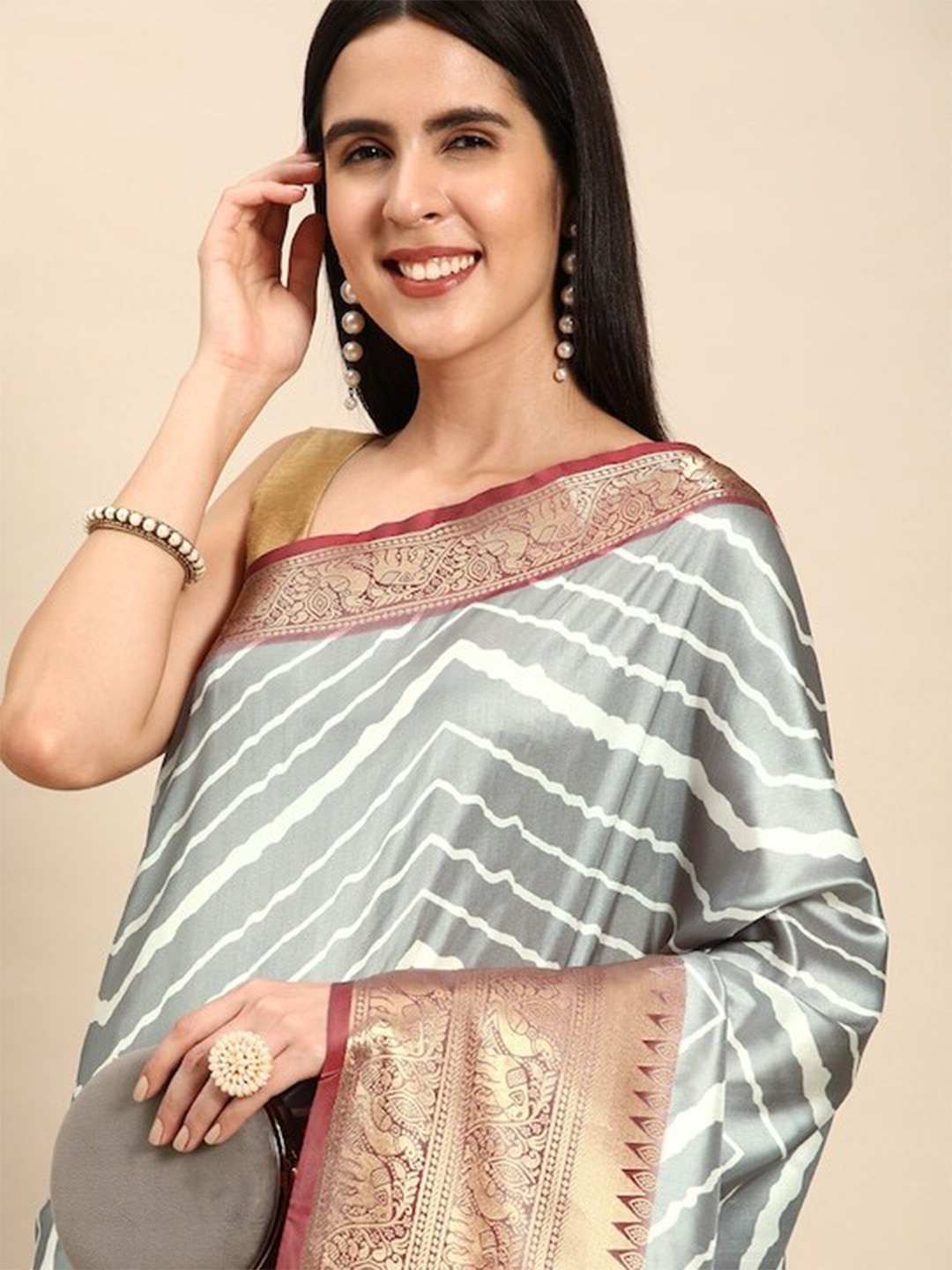 

PATLIPALLU Leheriya Striped Zari Banarasi Saree, Grey