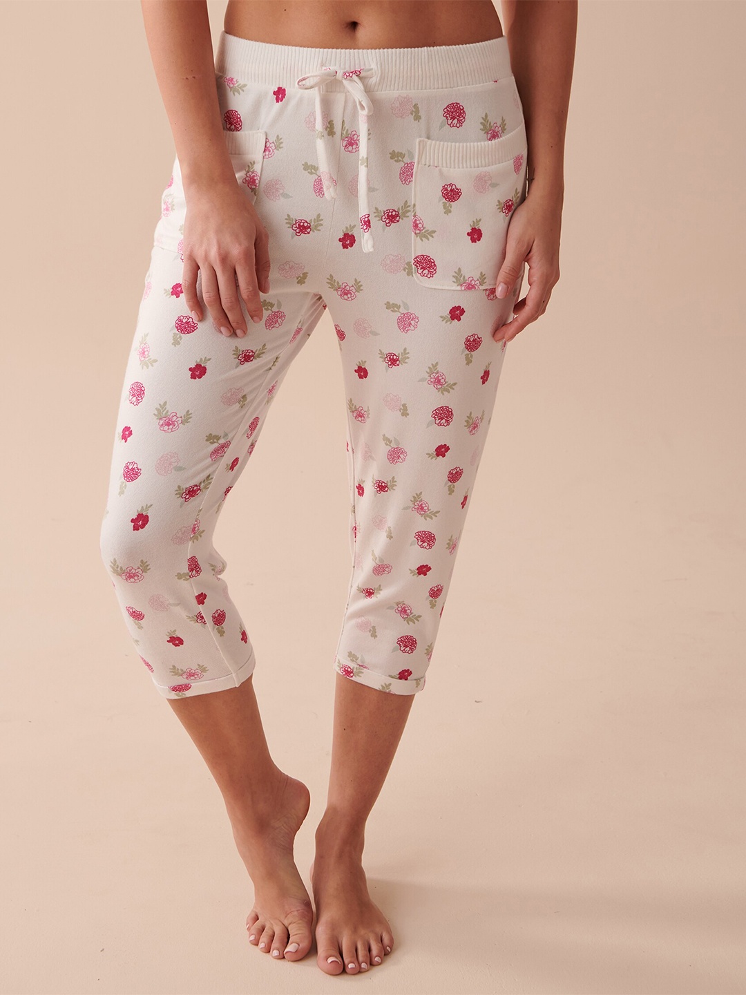 

La Vie en Rose Women Floral Printed Capris, White