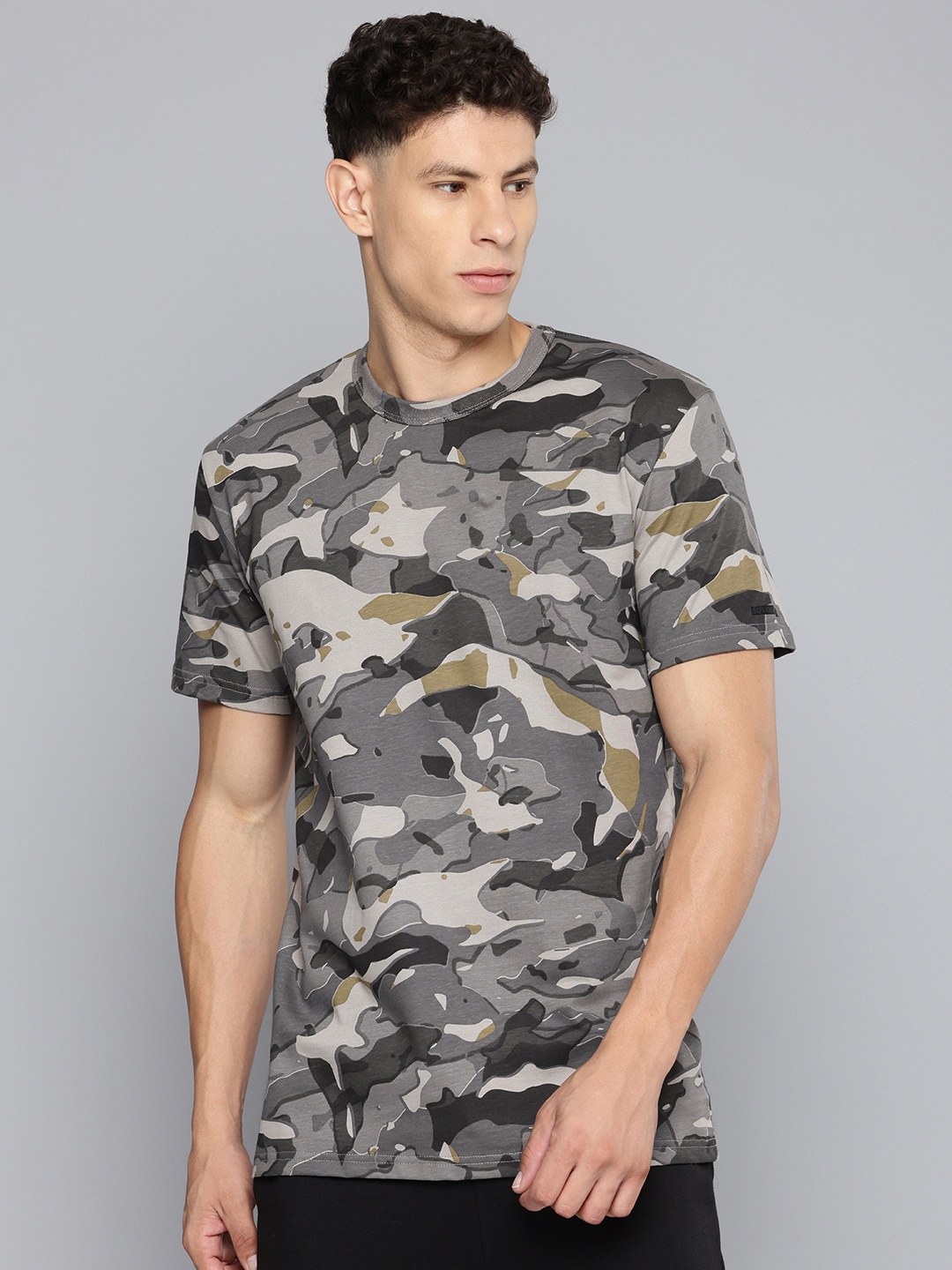 

SOLOGNAC By Decathlon Men Grey Camouflage Oversized Hiking T-shirts