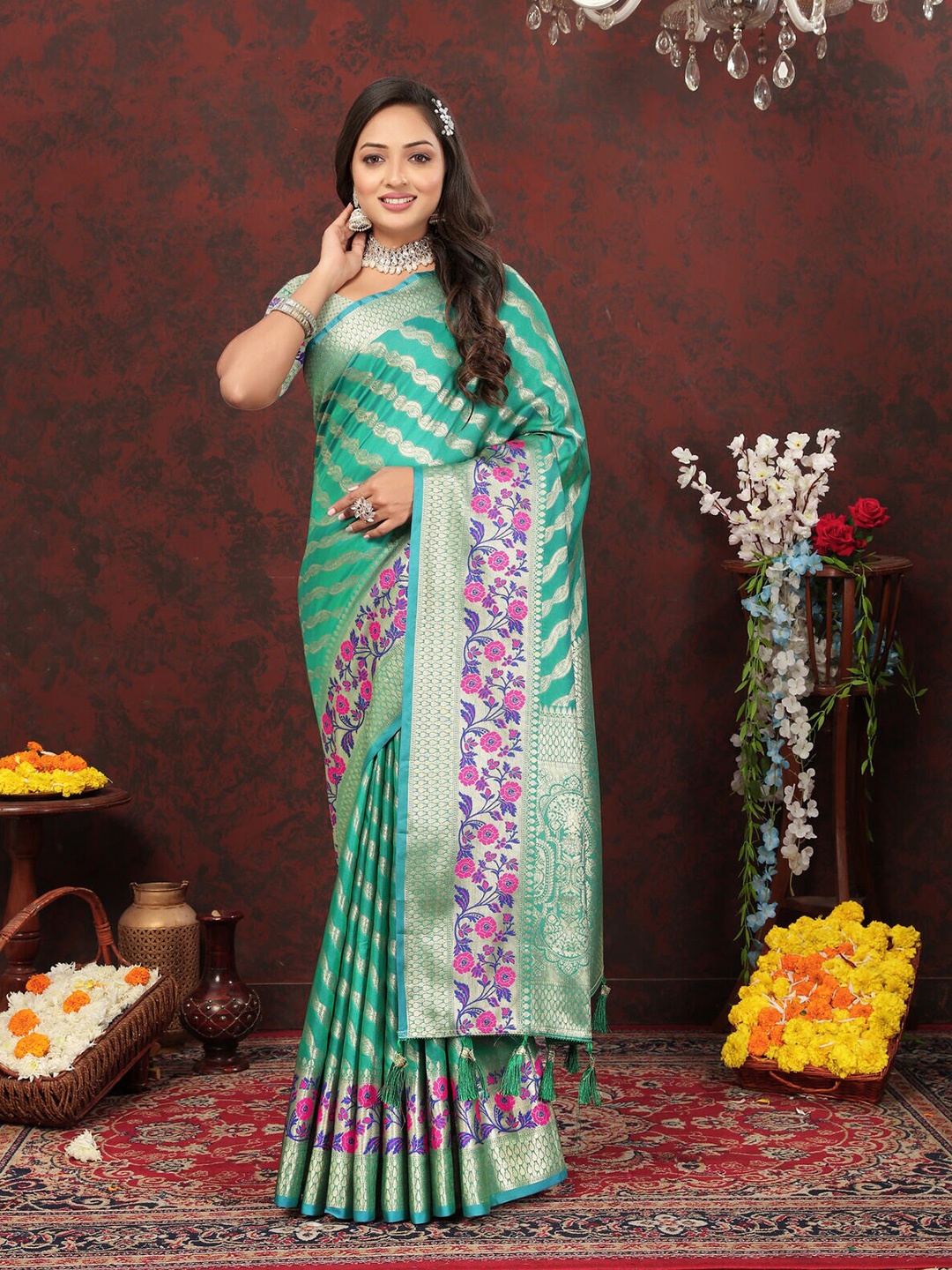 

CATCHY FOREVER Floral Woven Design Zari Banarasi Saree, Green