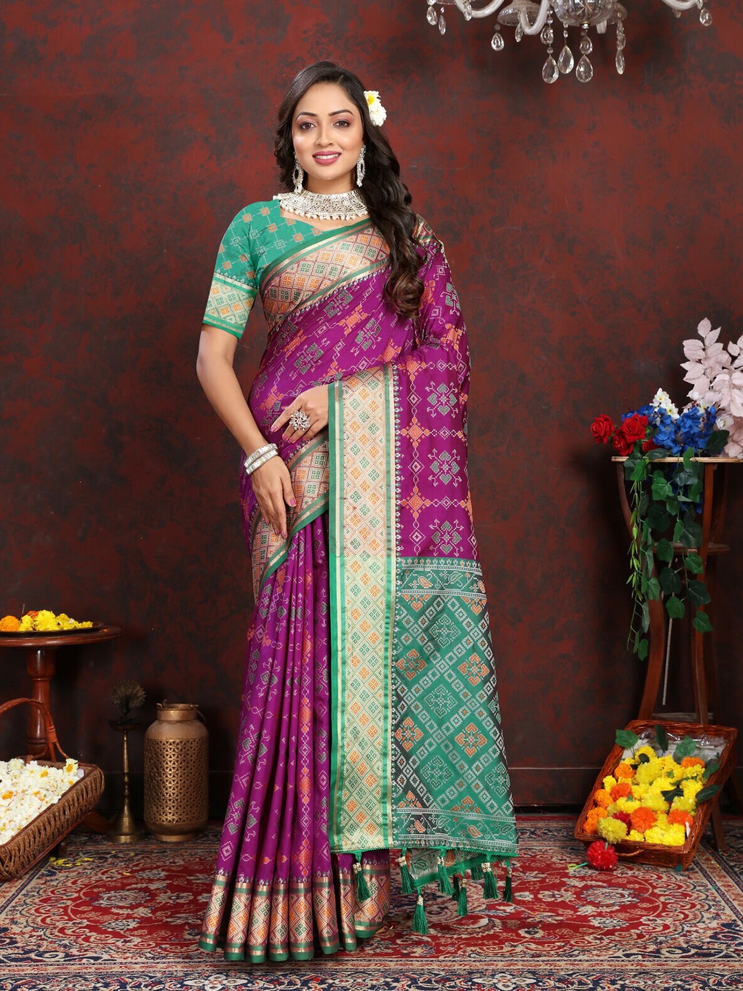 

CATCHY FOREVER Checked Woven Design Zari Patola Saree, Purple