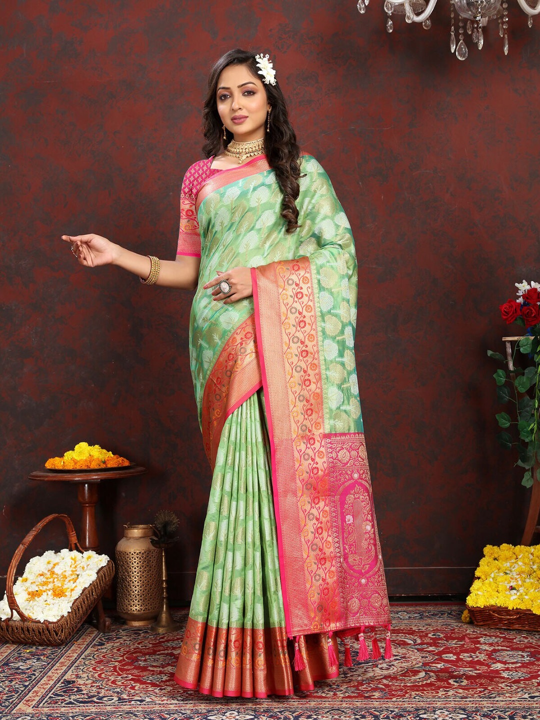 

CATCHY FOREVER Floral Woven Design Zari Organza Banarasi Saree, Green